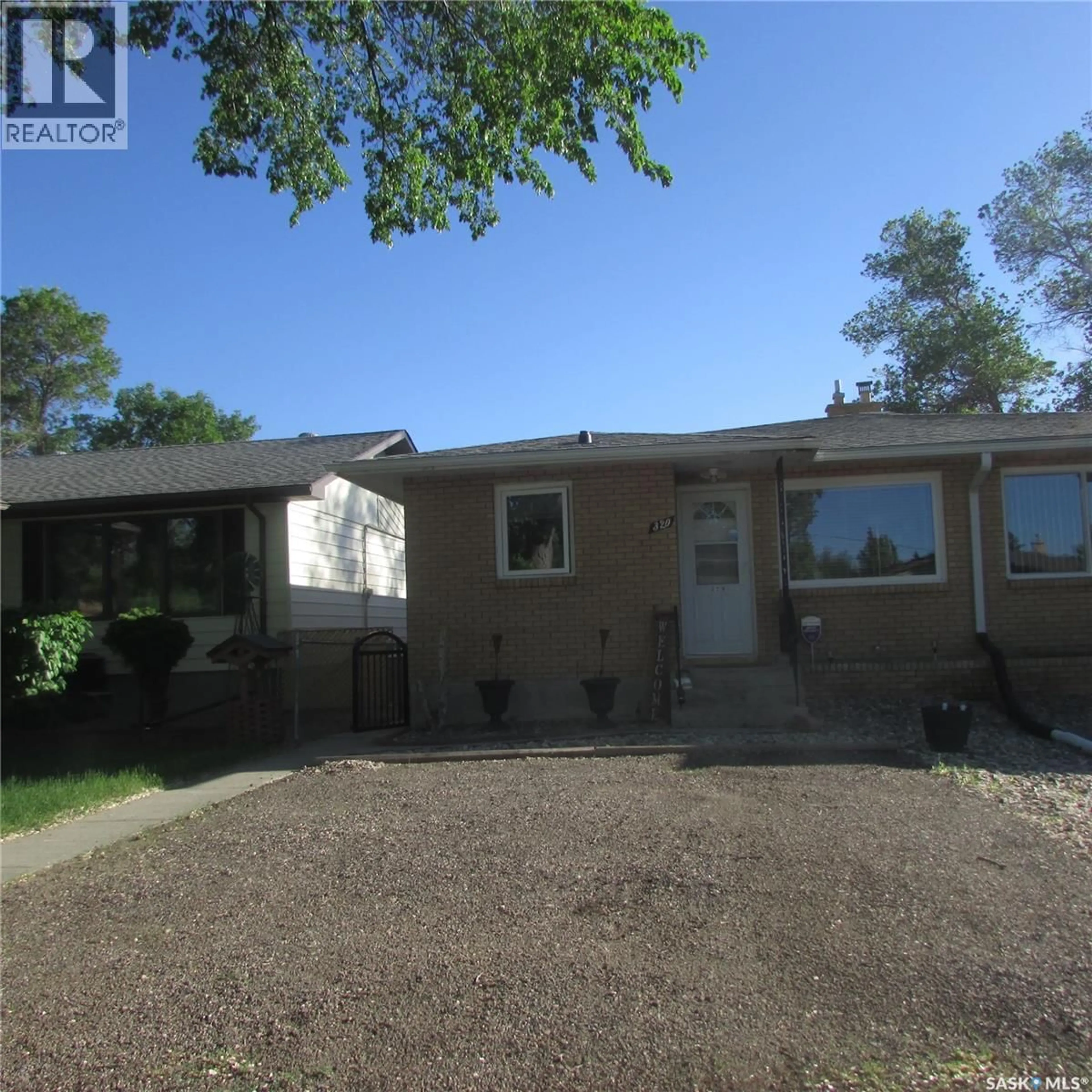Home with vinyl exterior material, street for 320 FROOM CRESCENT, Regina Saskatchewan S4N1B7