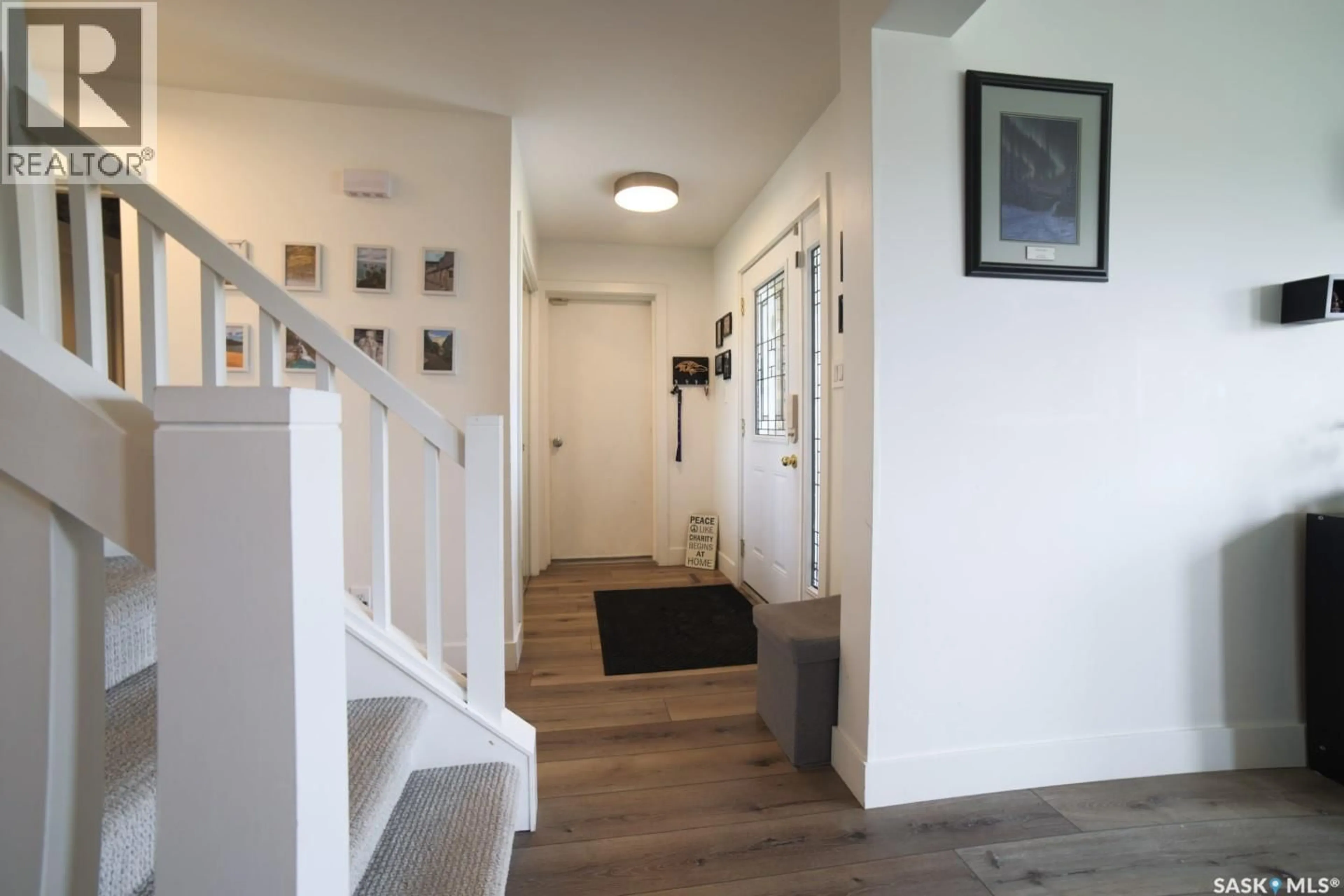 Indoor foyer for 1287 SIMCOE STREET, Moose Jaw Saskatchewan S6H3J5
