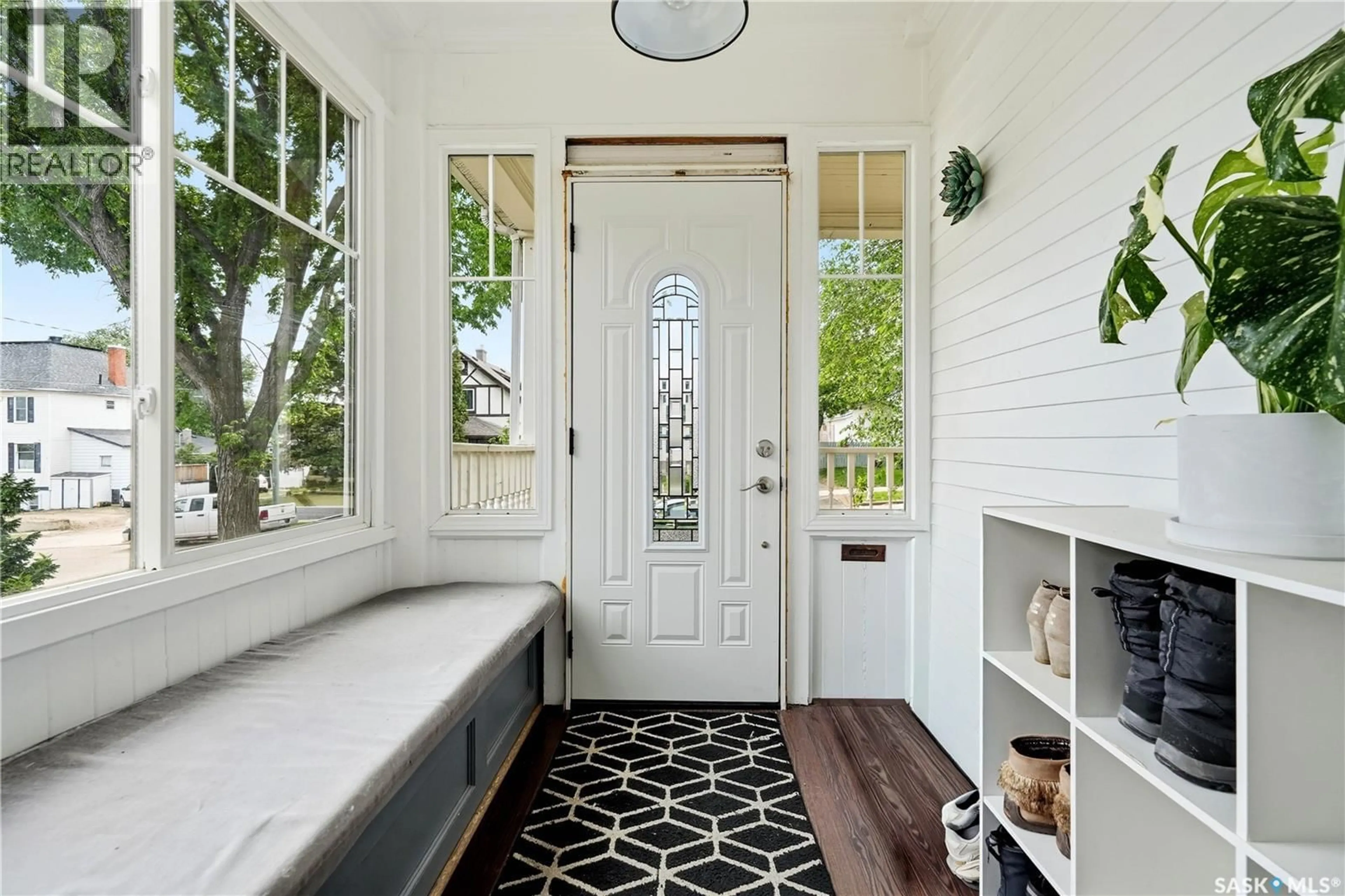 Indoor entryway for 1027 GRAFTON AVENUE, Moose Jaw Saskatchewan S6H3S2