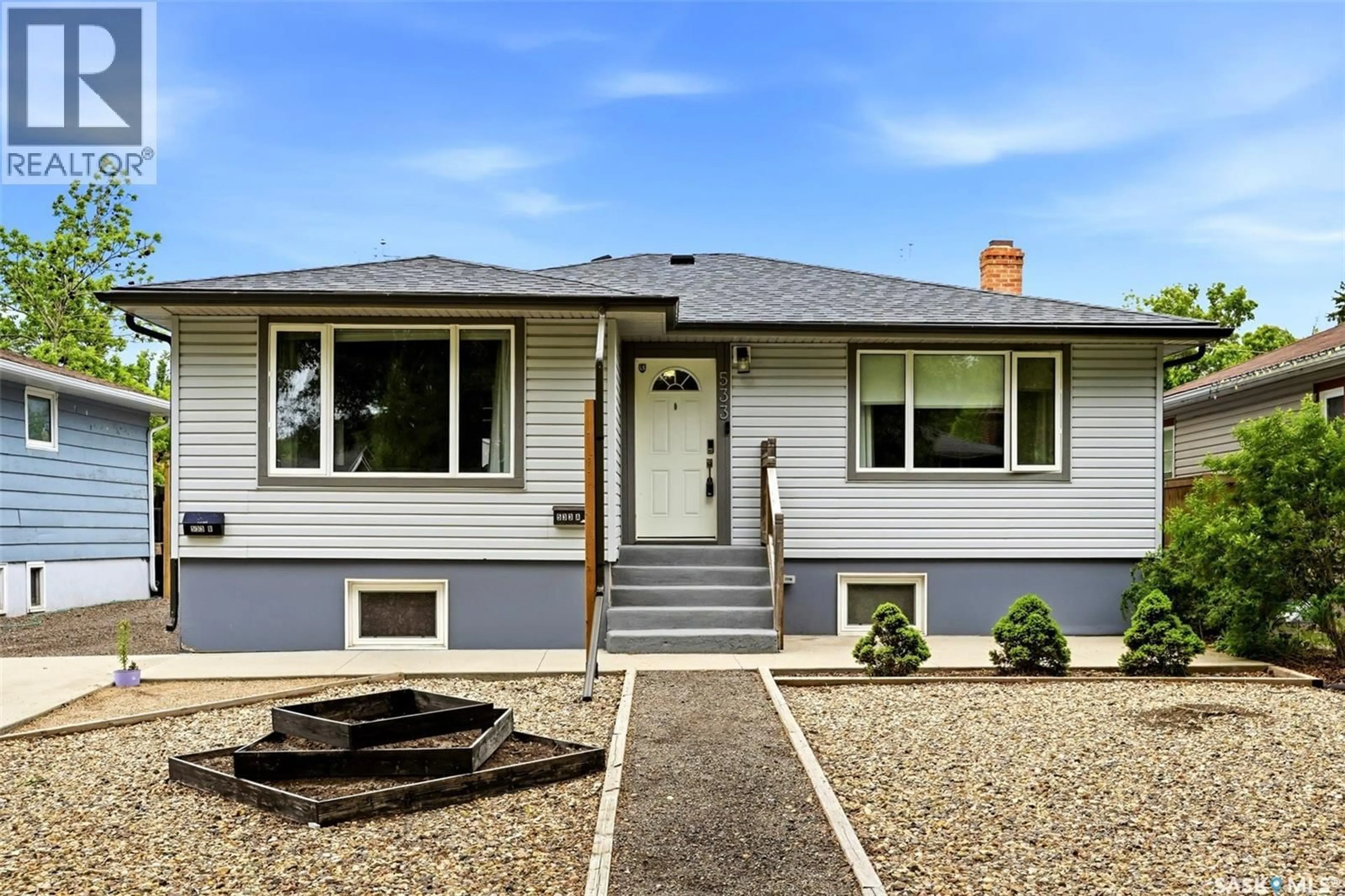 Home with vinyl exterior material, street for 533 BROADWAY AVENUE, Regina Saskatchewan S4N1B9