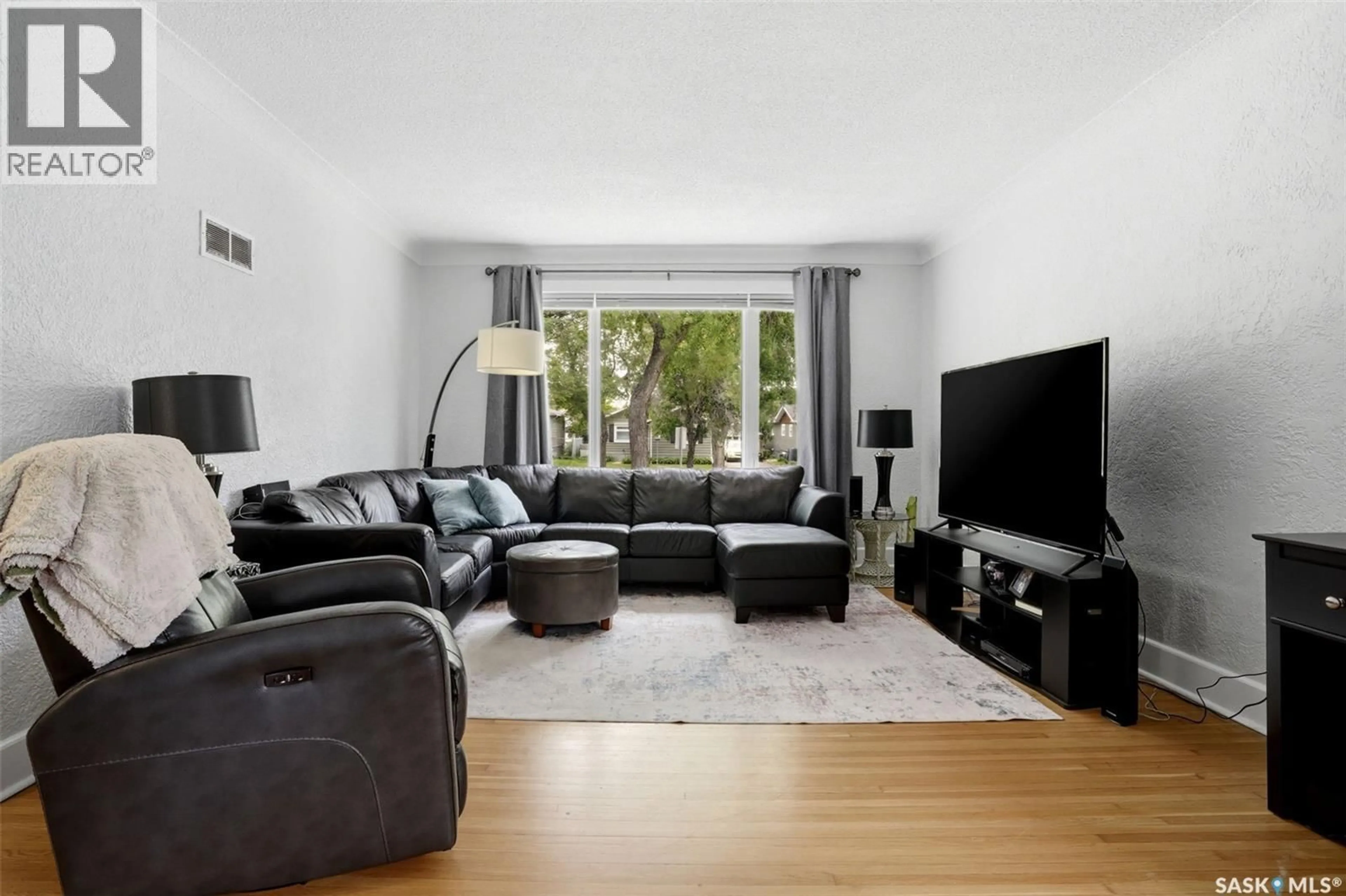 Living room with furniture, unknown for 533 BROADWAY AVENUE, Regina Saskatchewan S4N1B9