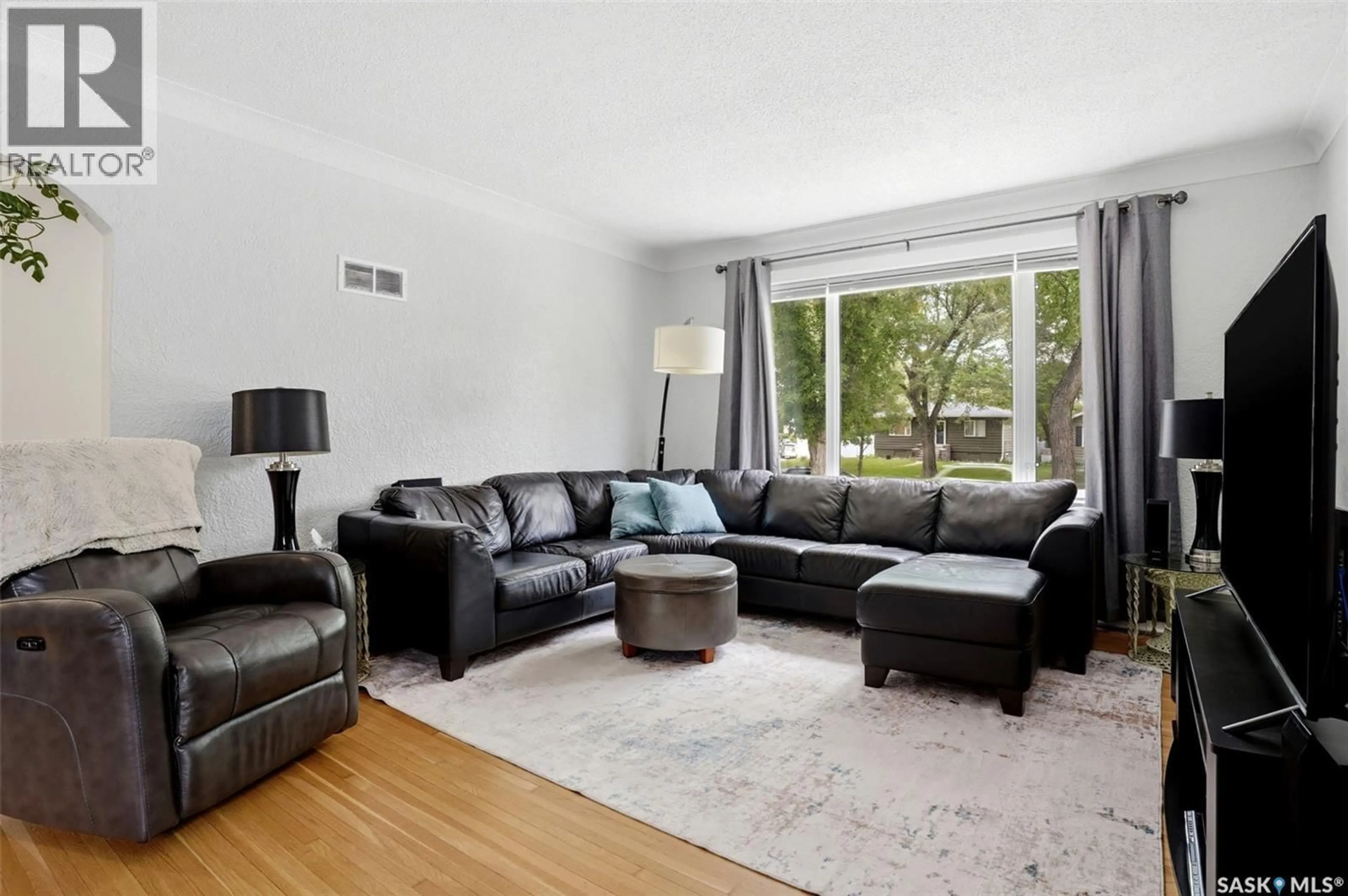 Living room with furniture, unknown for 533 BROADWAY AVENUE, Regina Saskatchewan S4N1B9
