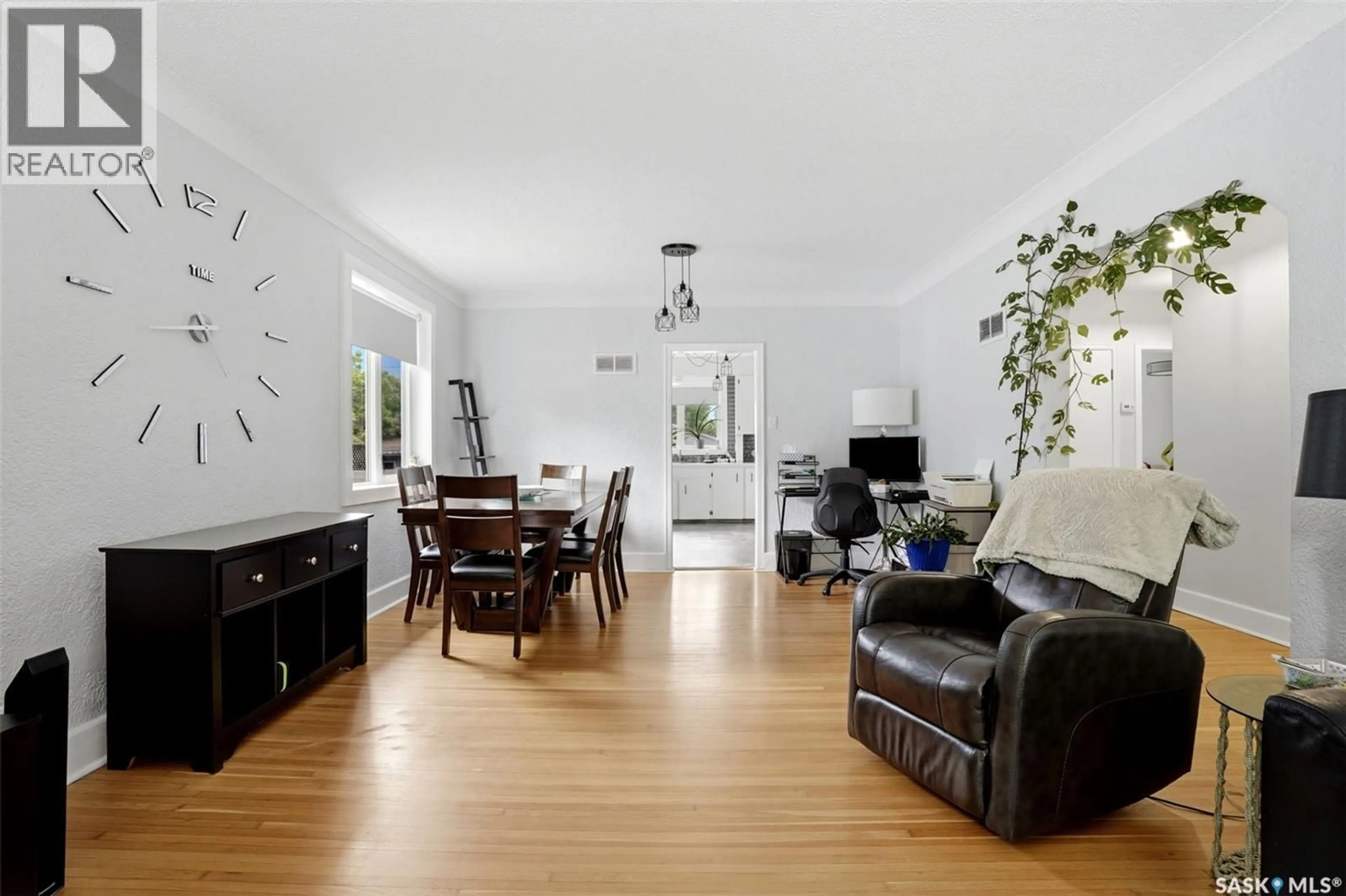 Living room with furniture, wood/laminate floor for 533 BROADWAY AVENUE, Regina Saskatchewan S4N1B9