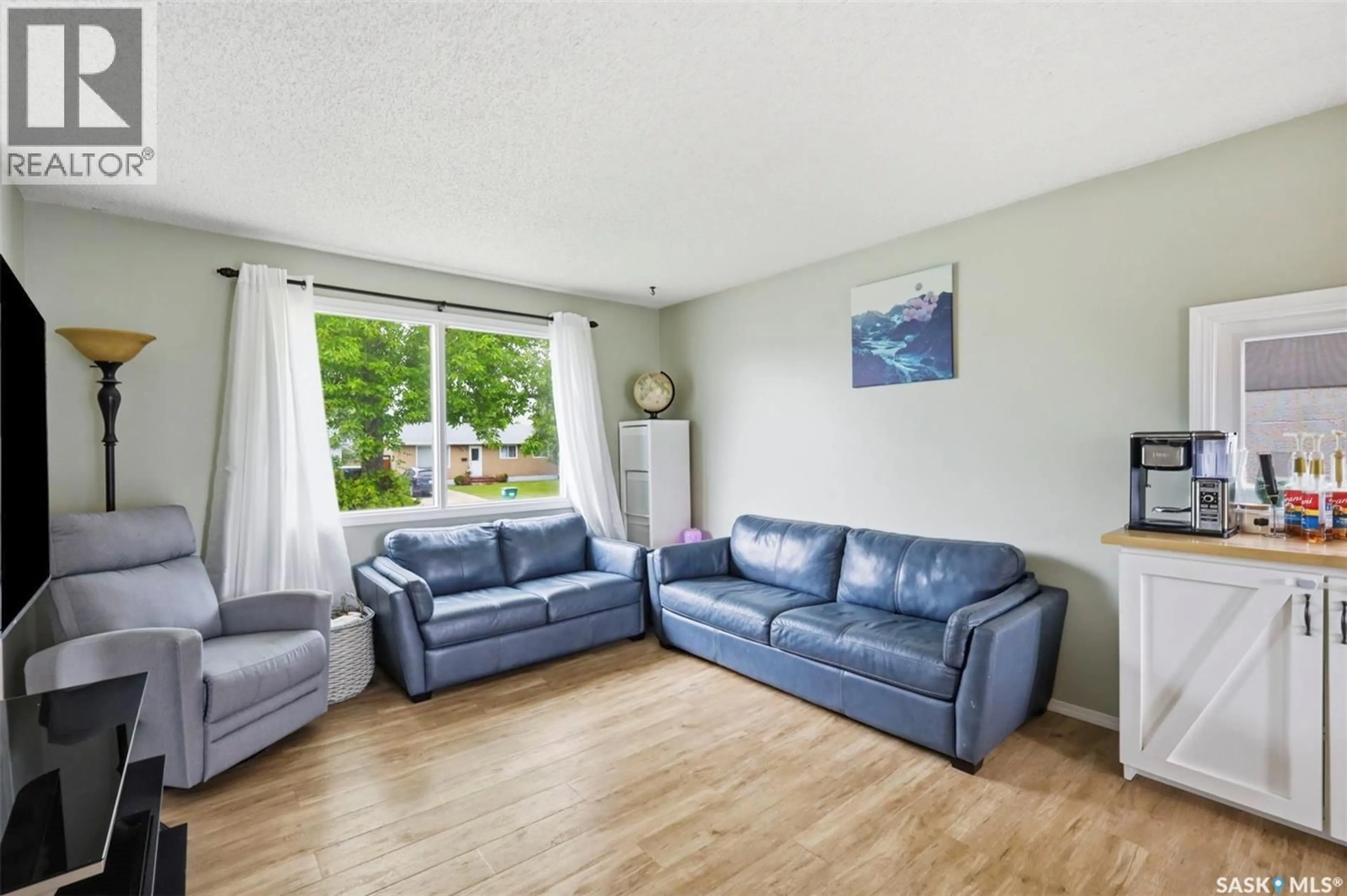 Living room with furniture, unknown for 418 LISGAR AVENUE, Saskatoon Saskatchewan S7L5G8