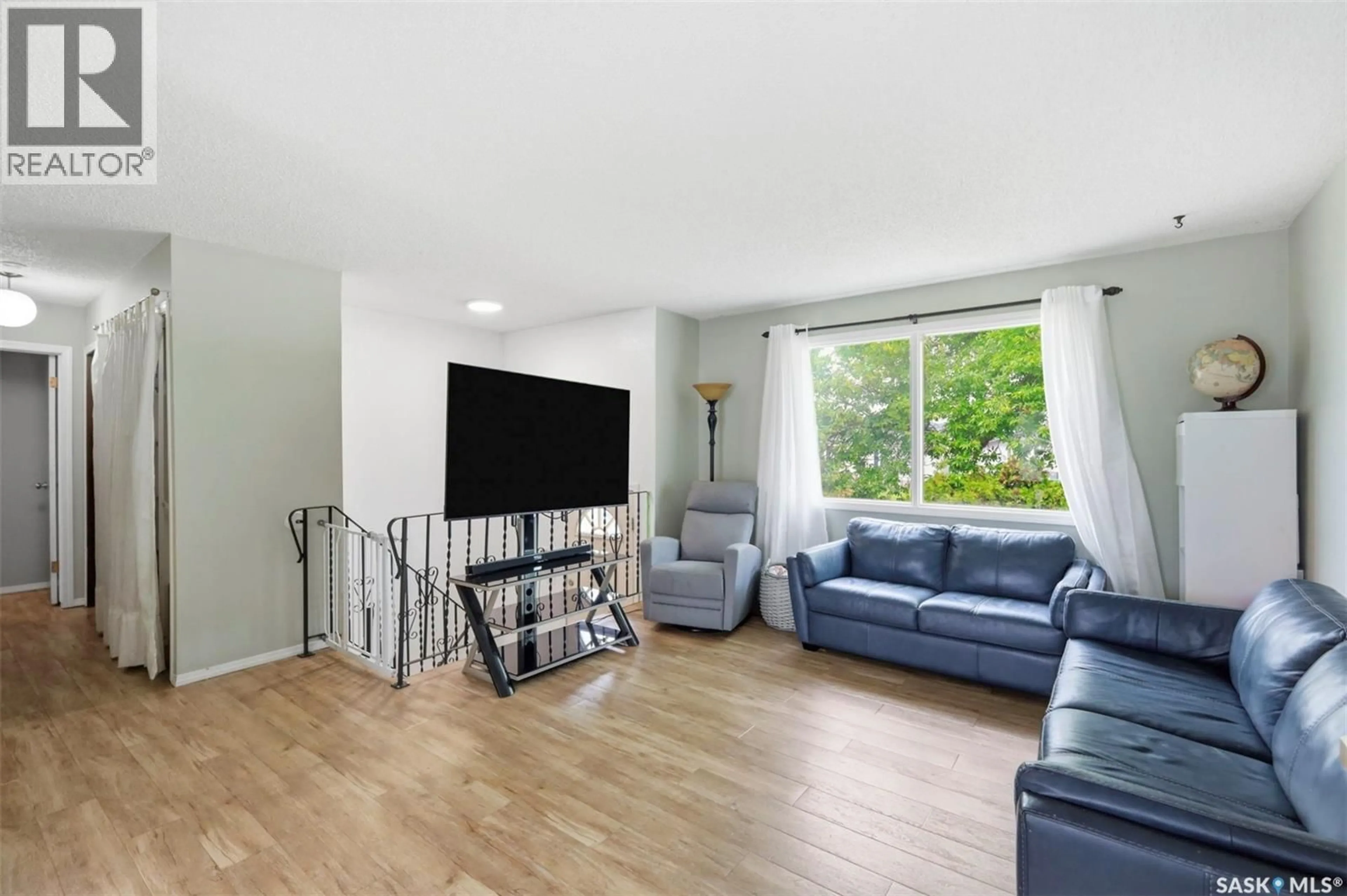 Living room with furniture, unknown for 418 LISGAR AVENUE, Saskatoon Saskatchewan S7L5G8