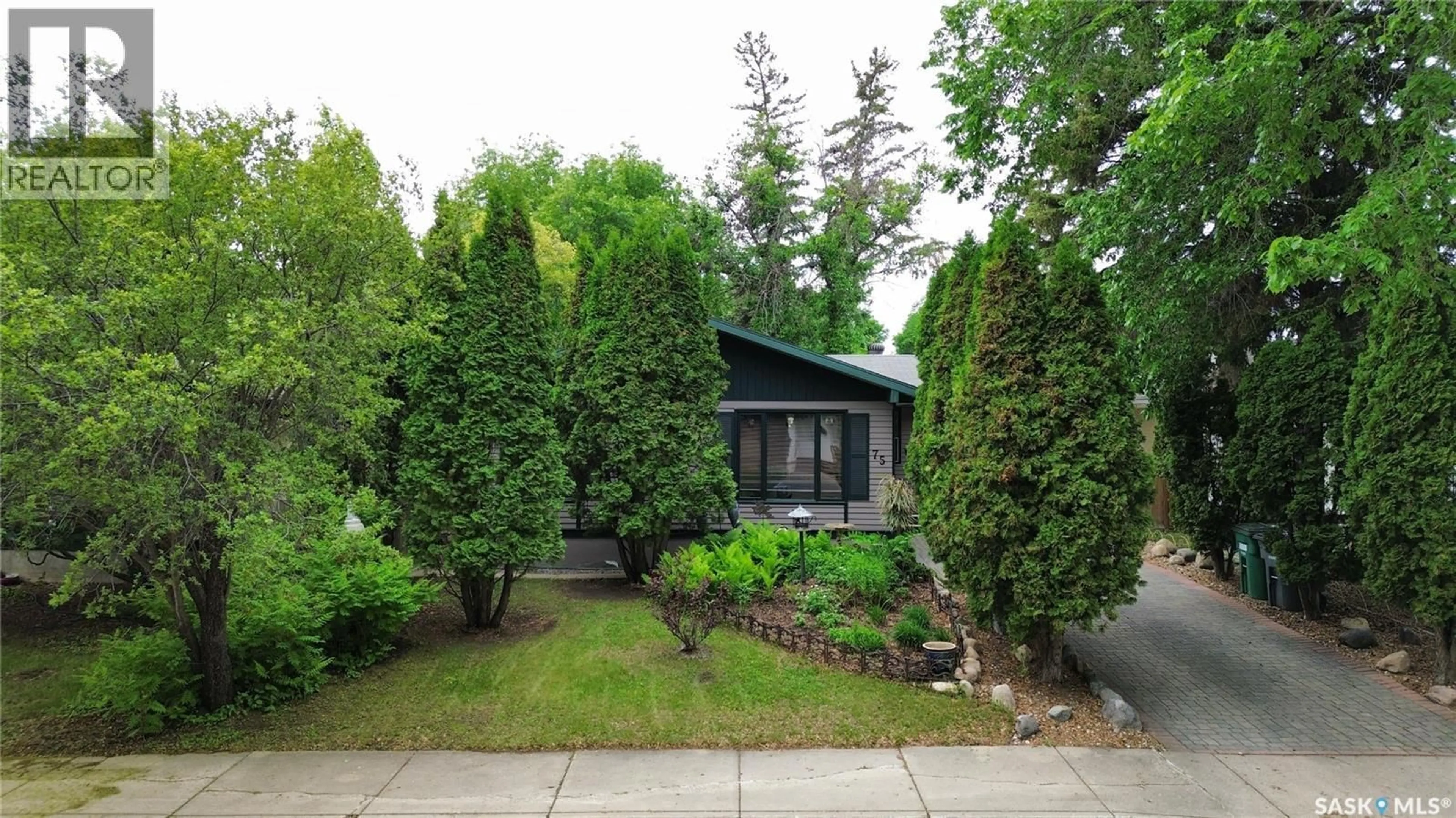 Patio, street for 75 RICHMOND CRESCENT, Saskatoon Saskatchewan S7K1A9