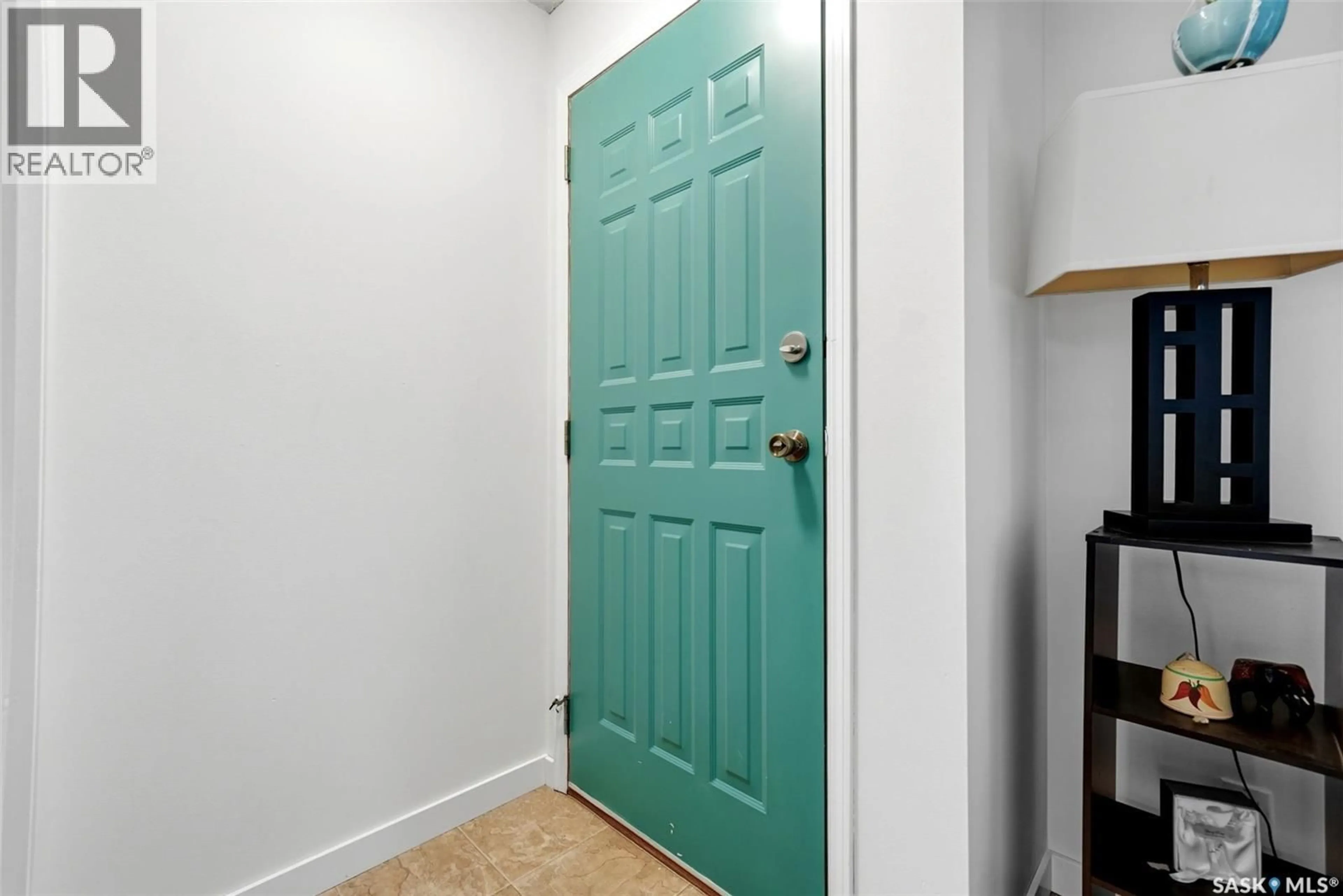 Indoor entryway for 59 ELMVIEW ROAD, Regina Saskatchewan S4R0B4