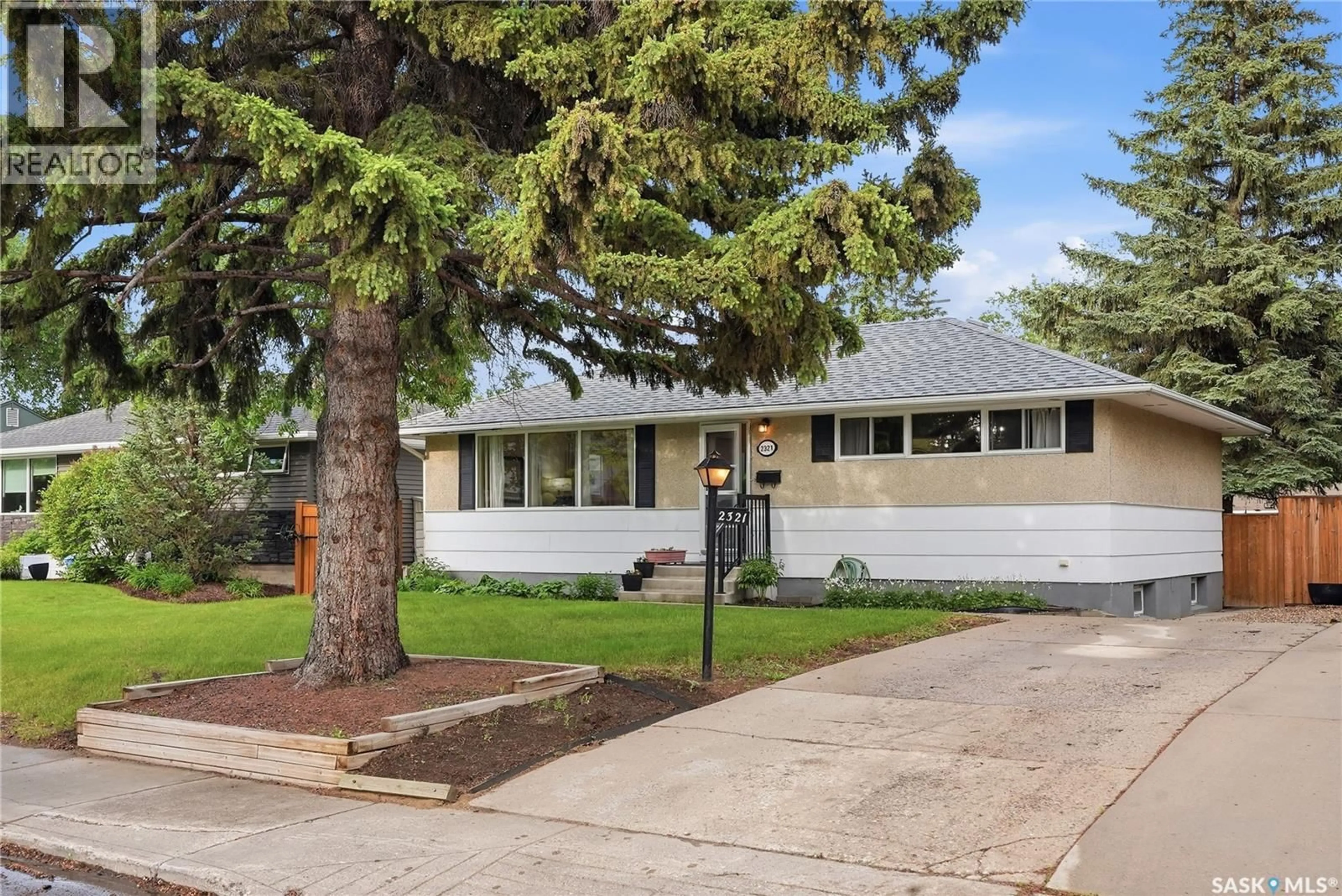 Home with vinyl exterior material, street for 2321 MUNROE AVENUE, Saskatoon Saskatchewan S7J1S4