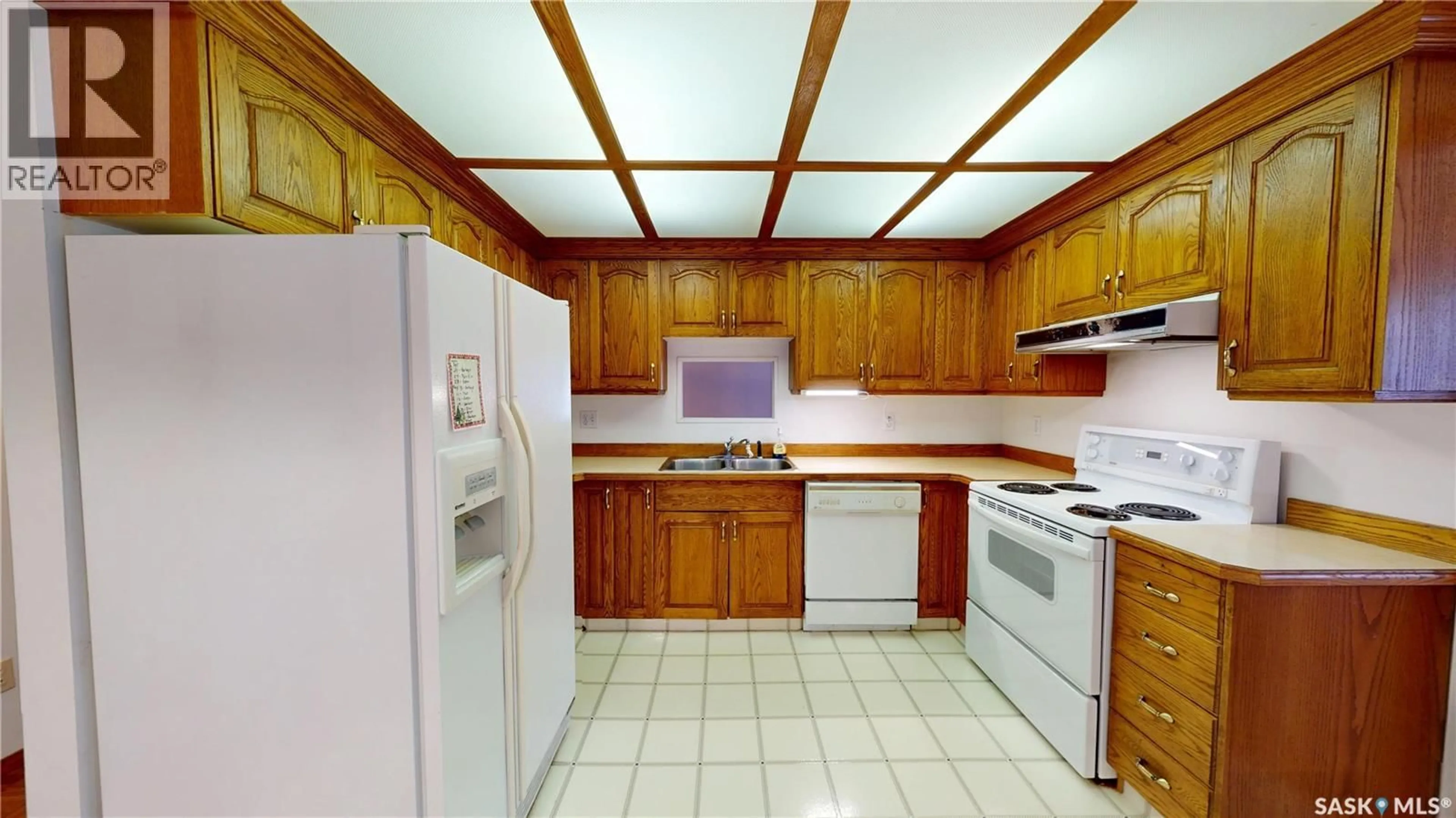 Standard kitchen, unknown for 302 SWAN LANE, Saskatoon Saskatchewan S7J5B5