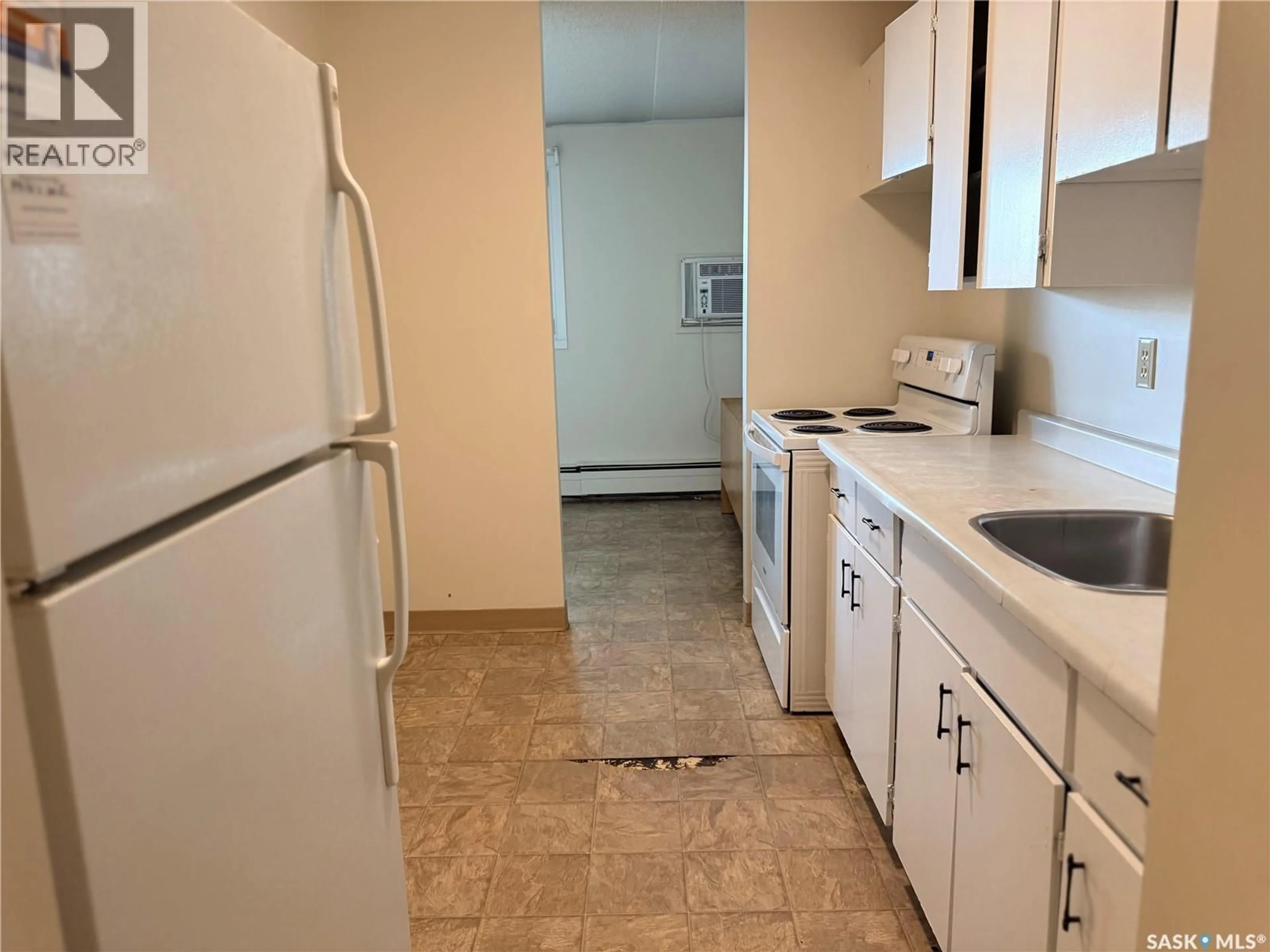 Standard kitchen, unknown for 12 19 CENTENNIAL STREET, Regina Saskatchewan S4S6P8