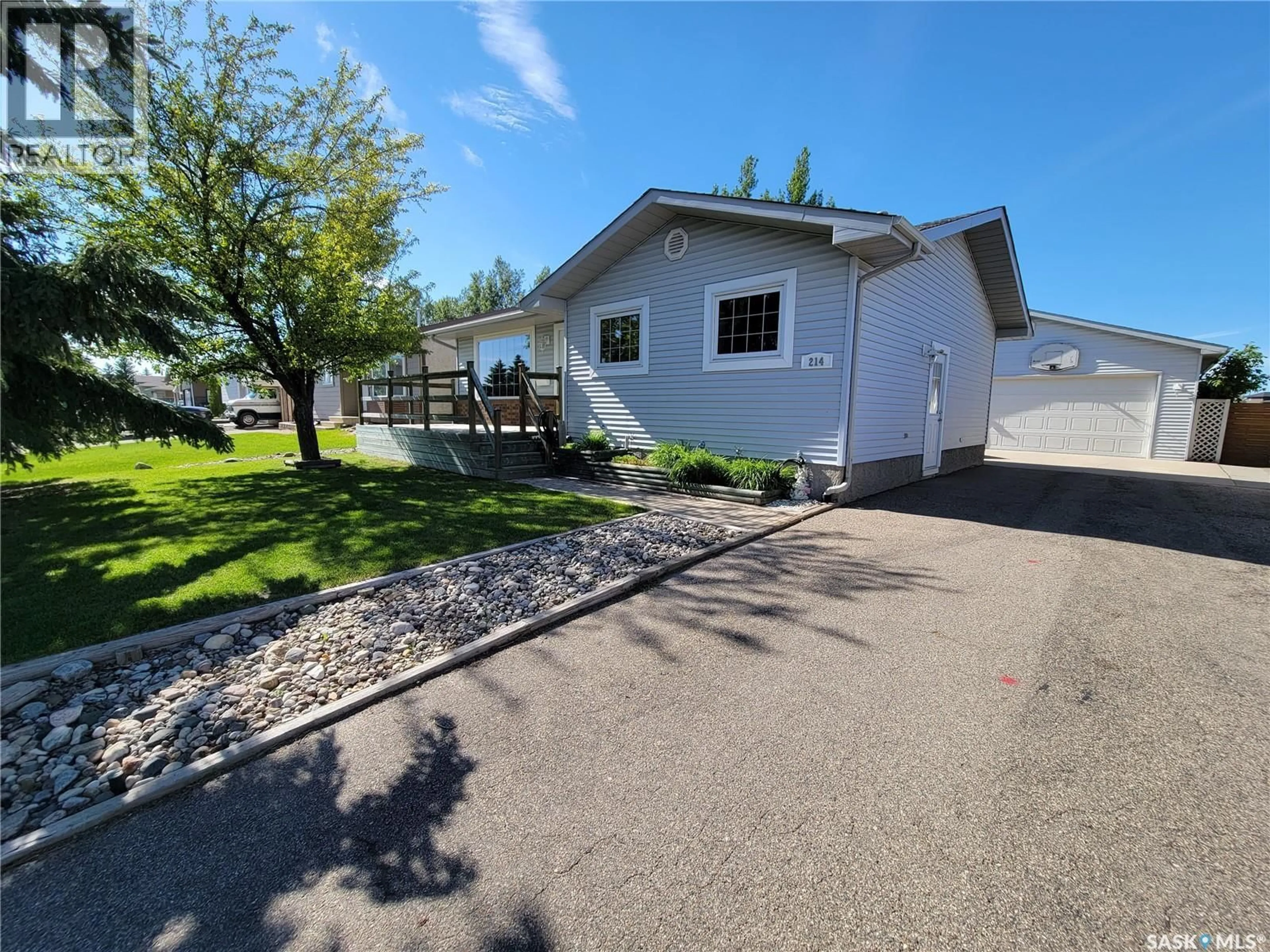 A pic from outside/outdoor area/front of a property/back of a property/a pic from drone, street for 214 WESTVIEW DRIVE, Balgonie Saskatchewan S0G0E0