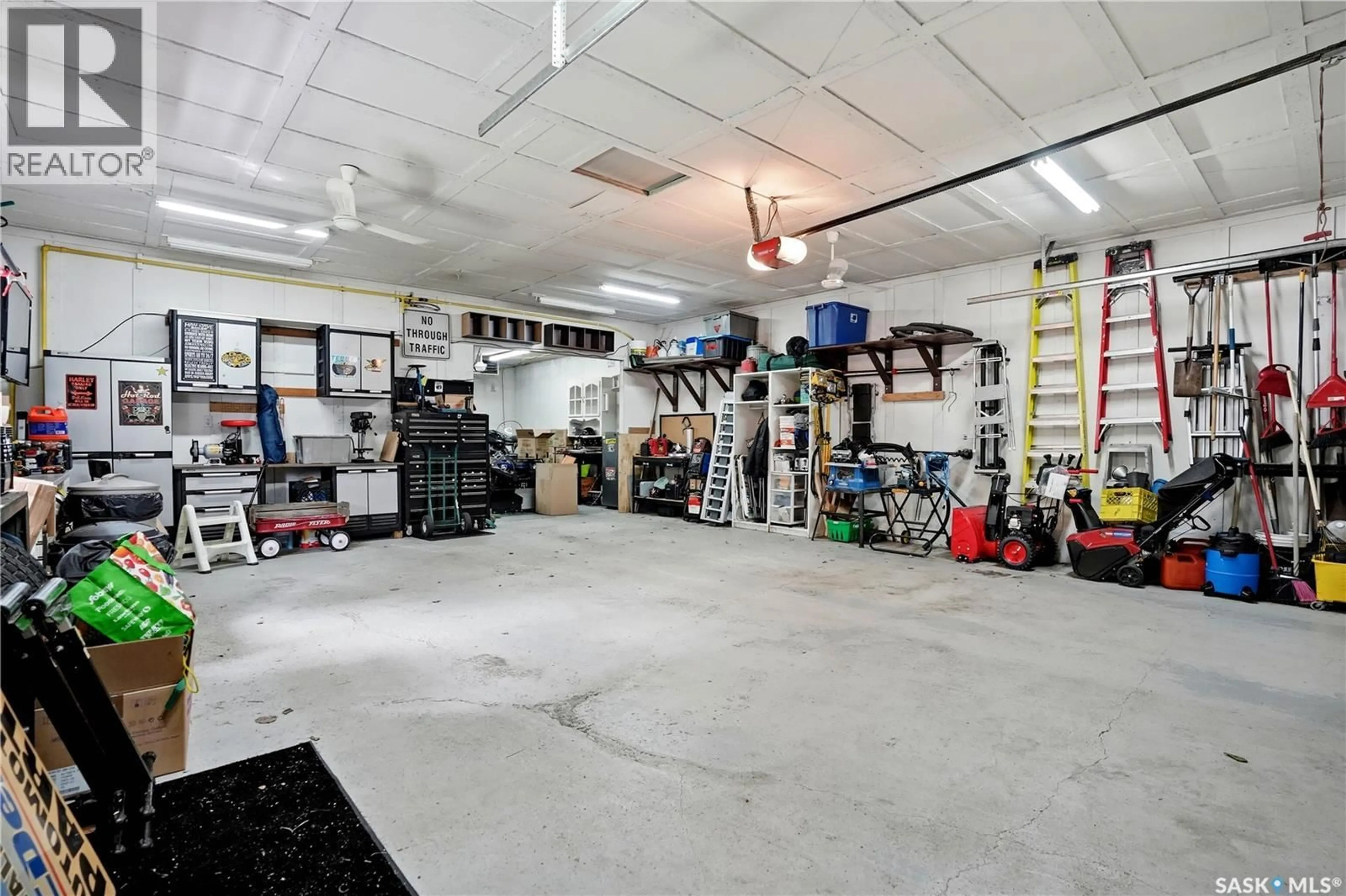 Indoor garage for 214 WESTVIEW DRIVE, Balgonie Saskatchewan S0G0E0