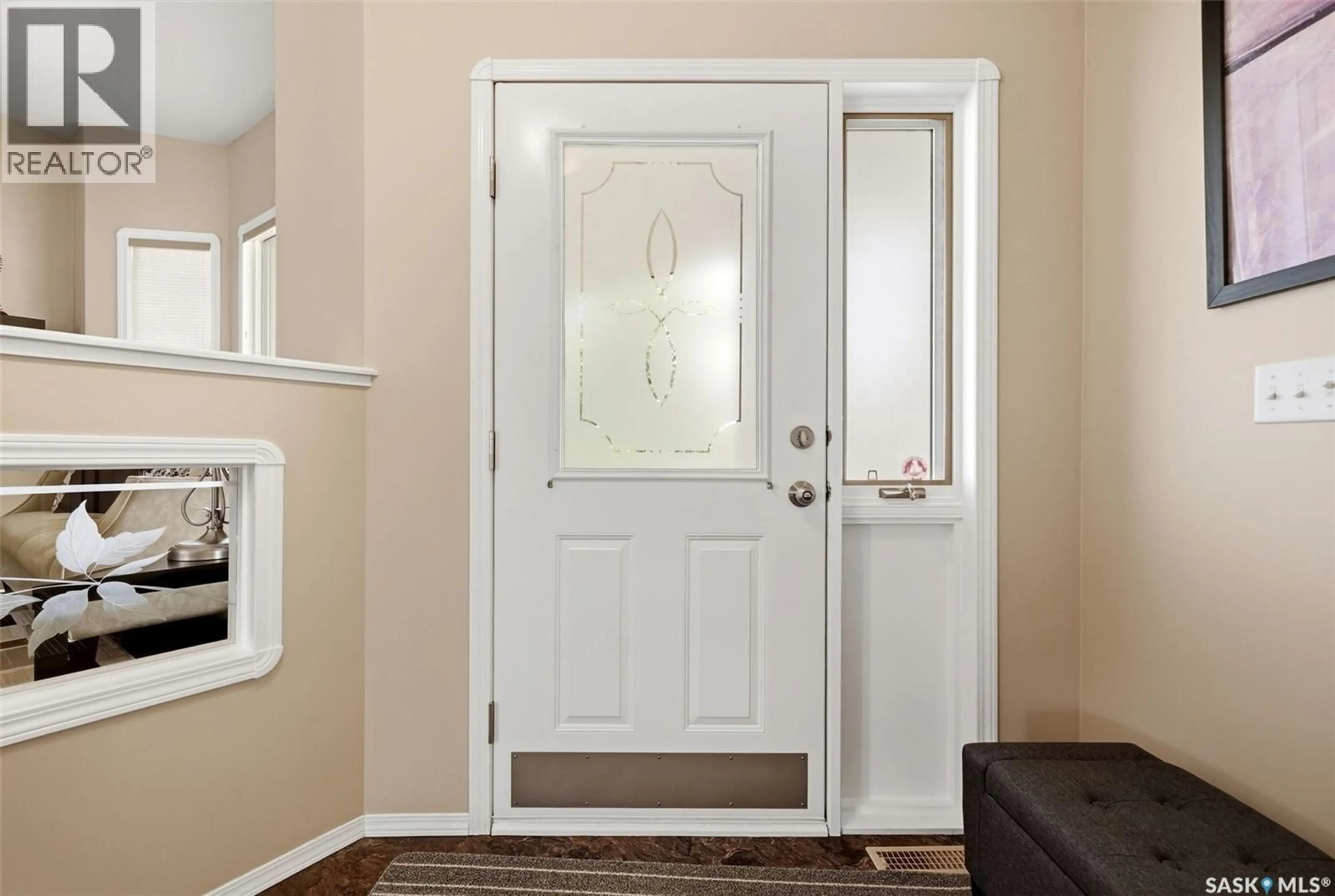 Indoor entryway for 412 FAIRWAY ROAD, Regina Saskatchewan S4Y1A1
