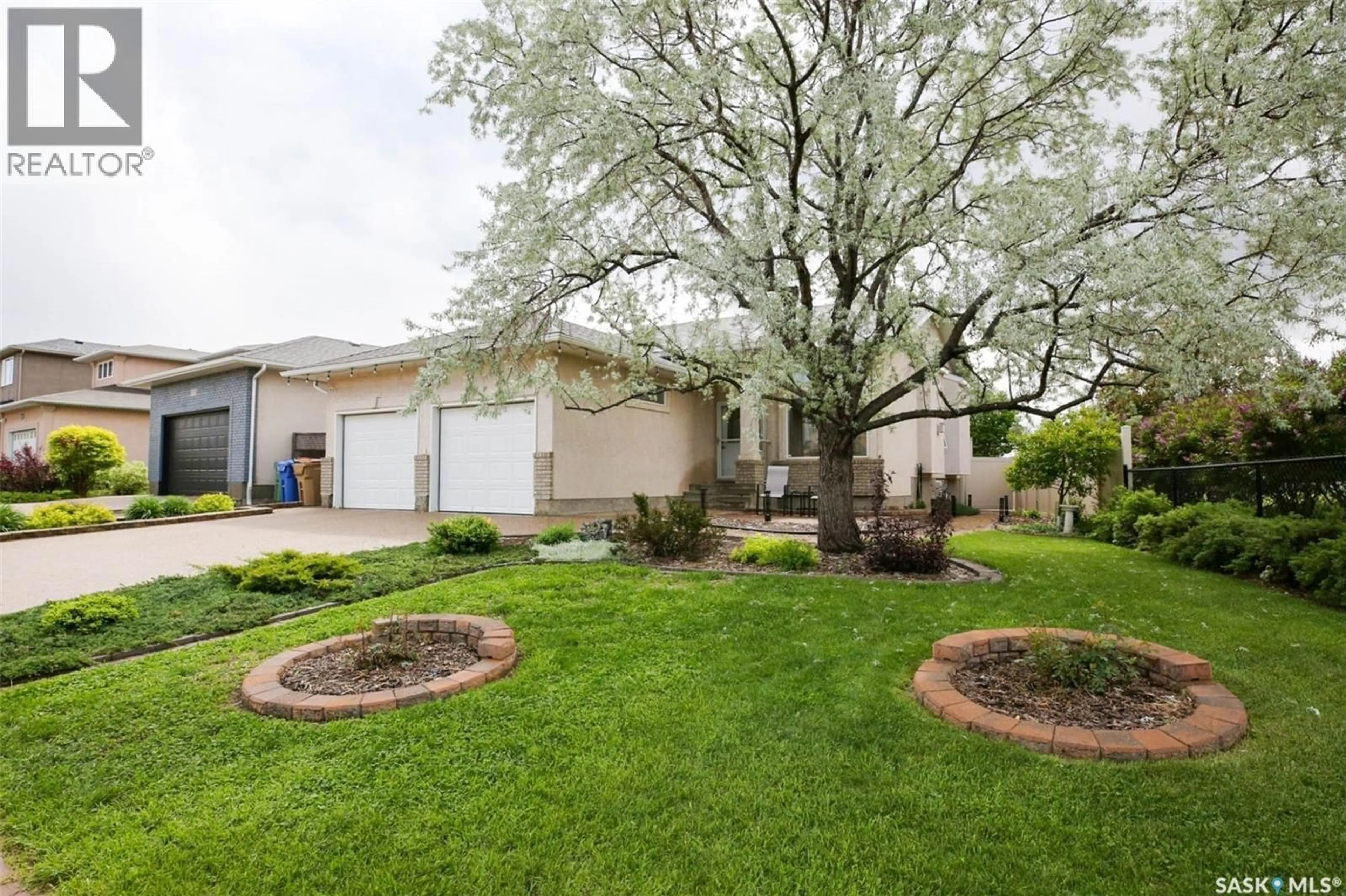 Patio, street for 5082 FAHLMAN CRESCENT, Regina Saskatchewan S4X4R9