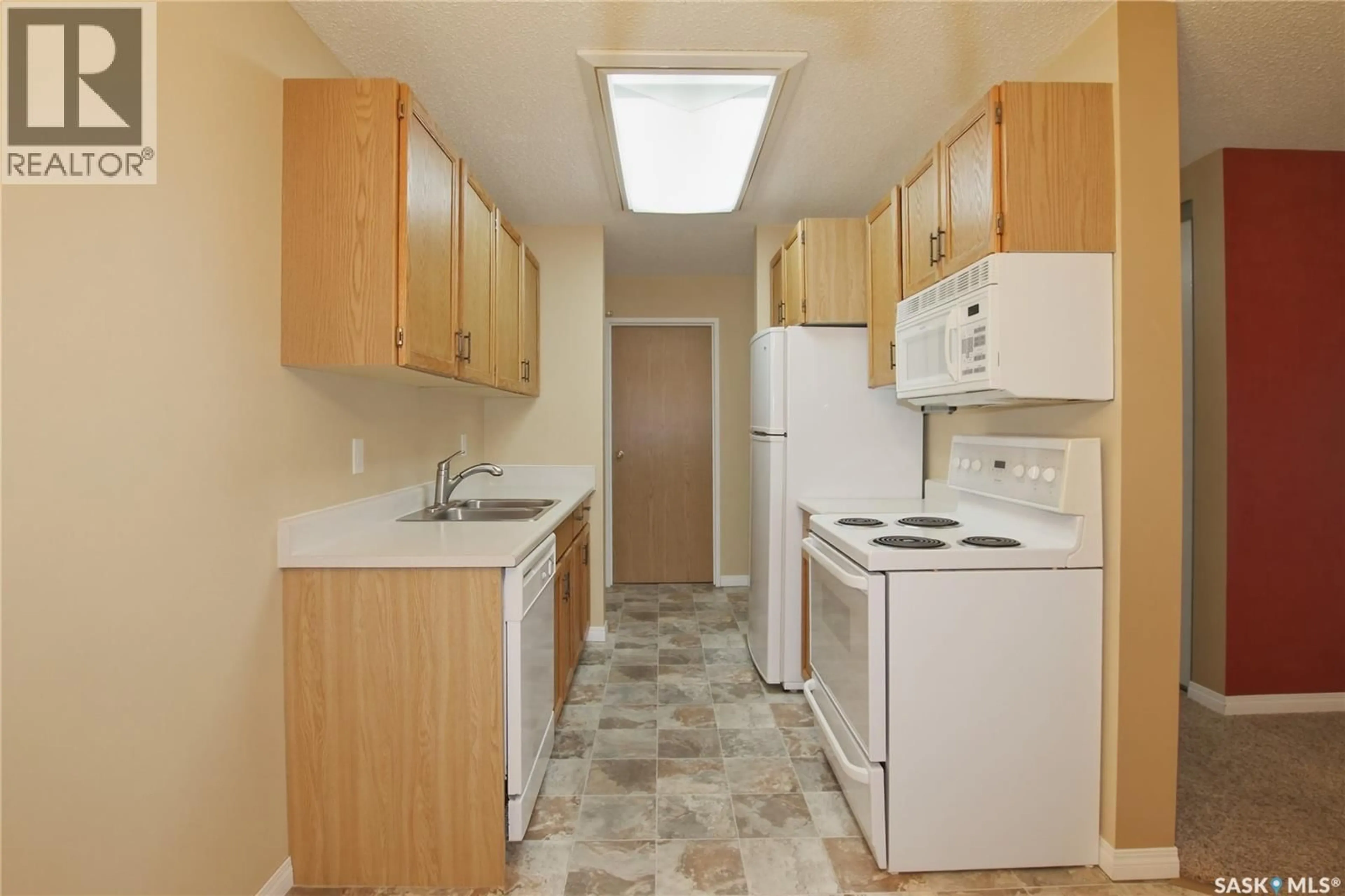 Standard kitchen, unknown for 205 - 1130 9TH AVENUE, Swift Current Saskatchewan S9H2S9