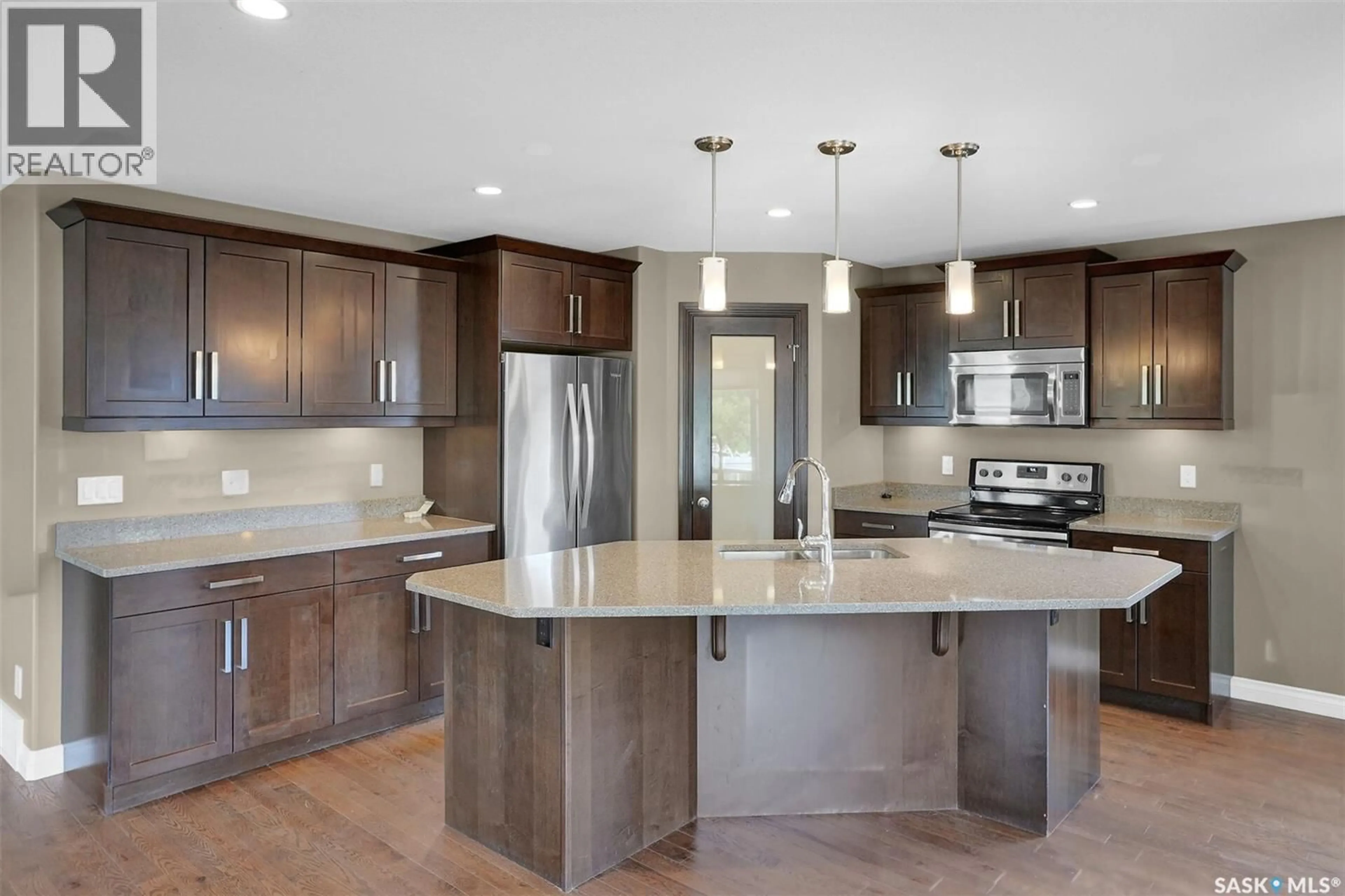 Open concept kitchen, unknown for 5460 MCKENNA CRESCENT, Regina Saskatchewan S4W0H3