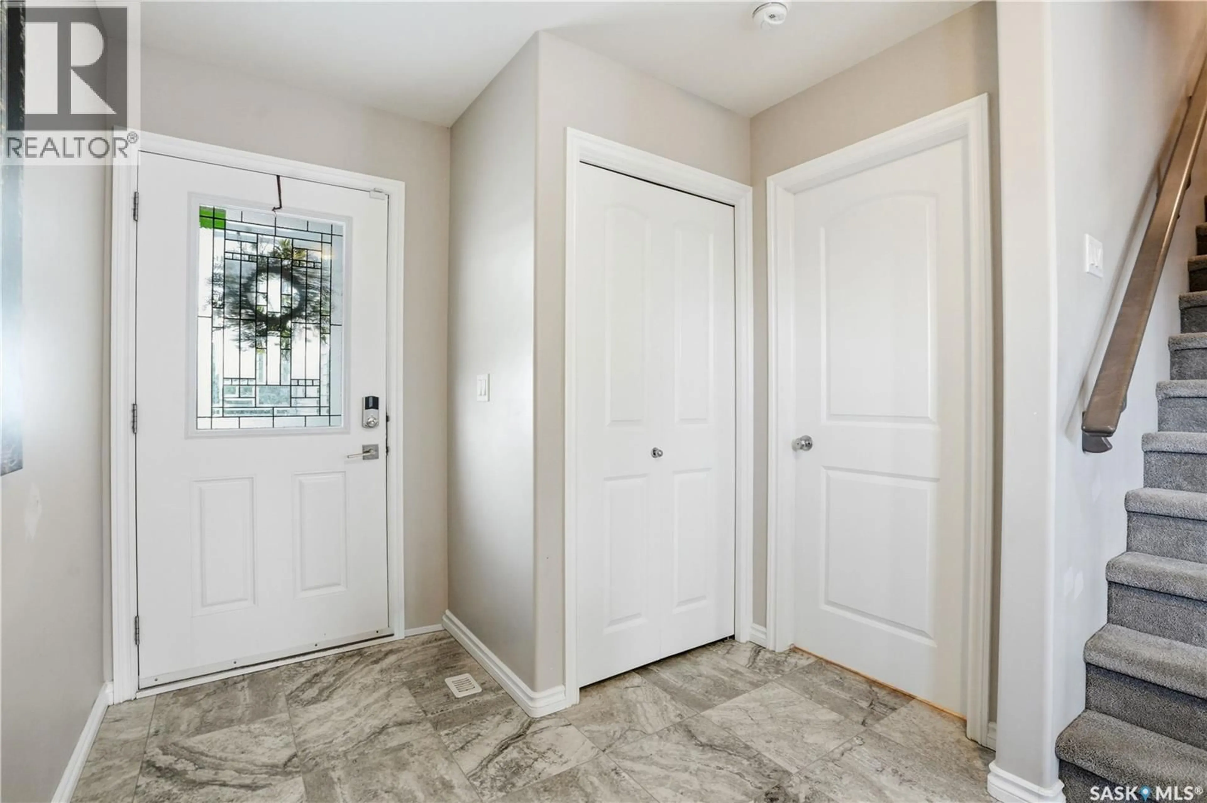 Indoor entryway for 302 DICKSON CRESCENT, Saskatoon Saskatchewan S7T0T8