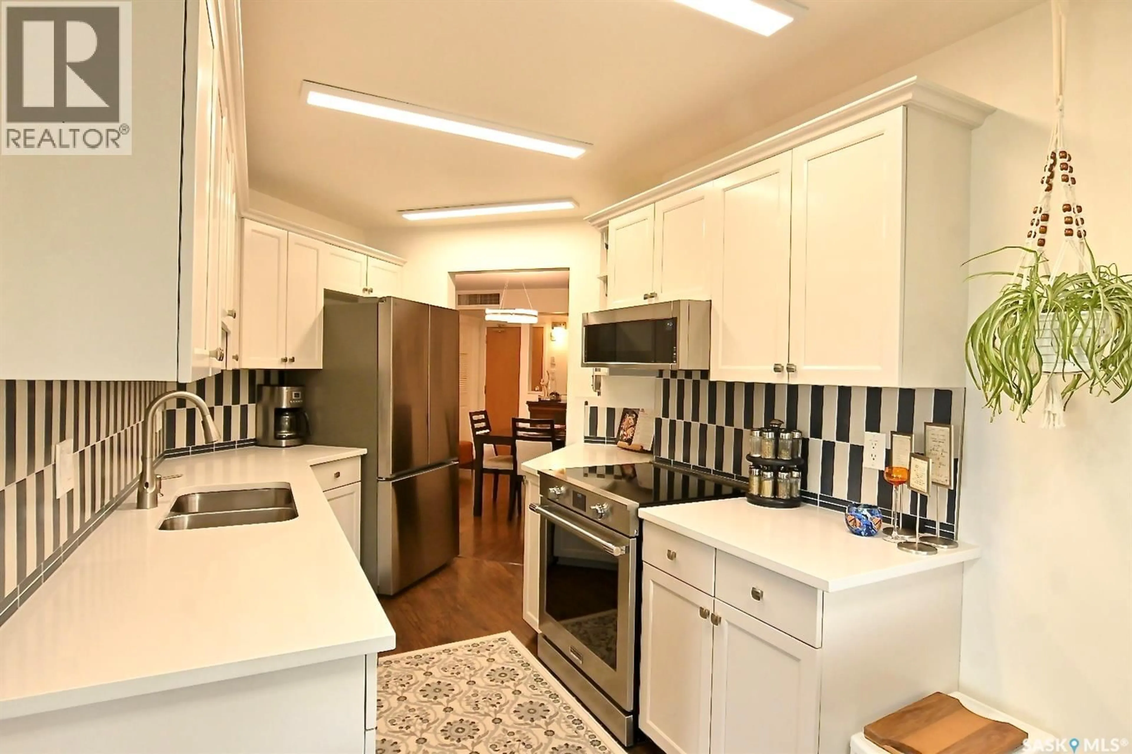 Standard kitchen, unknown for 213 2305 ADELAIDE STREET E, Saskatoon Saskatchewan S7J5H6