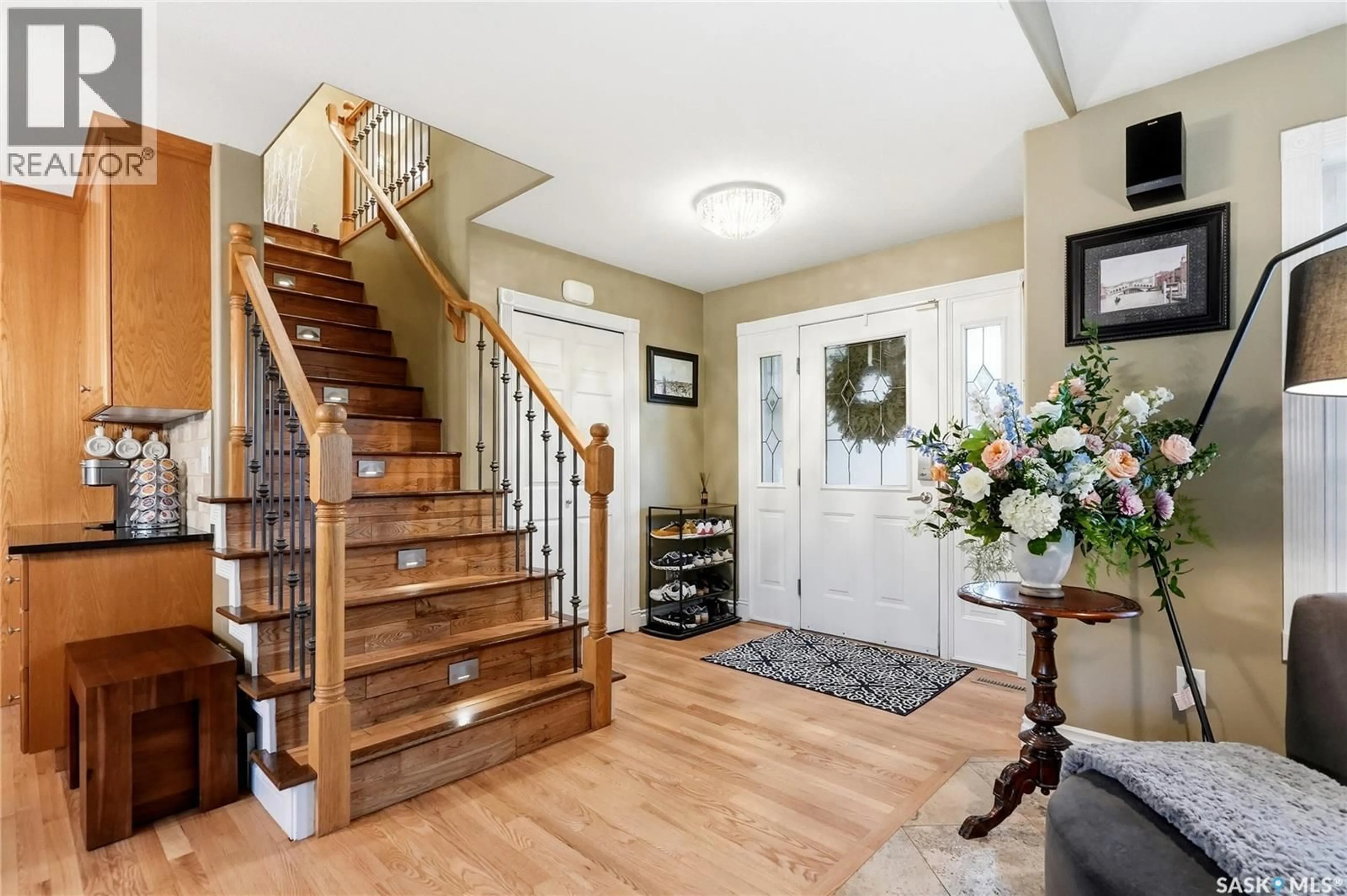 Indoor entryway for 126 BEECHMONT CRESCENT, Saskatoon Saskatchewan S7C1C7