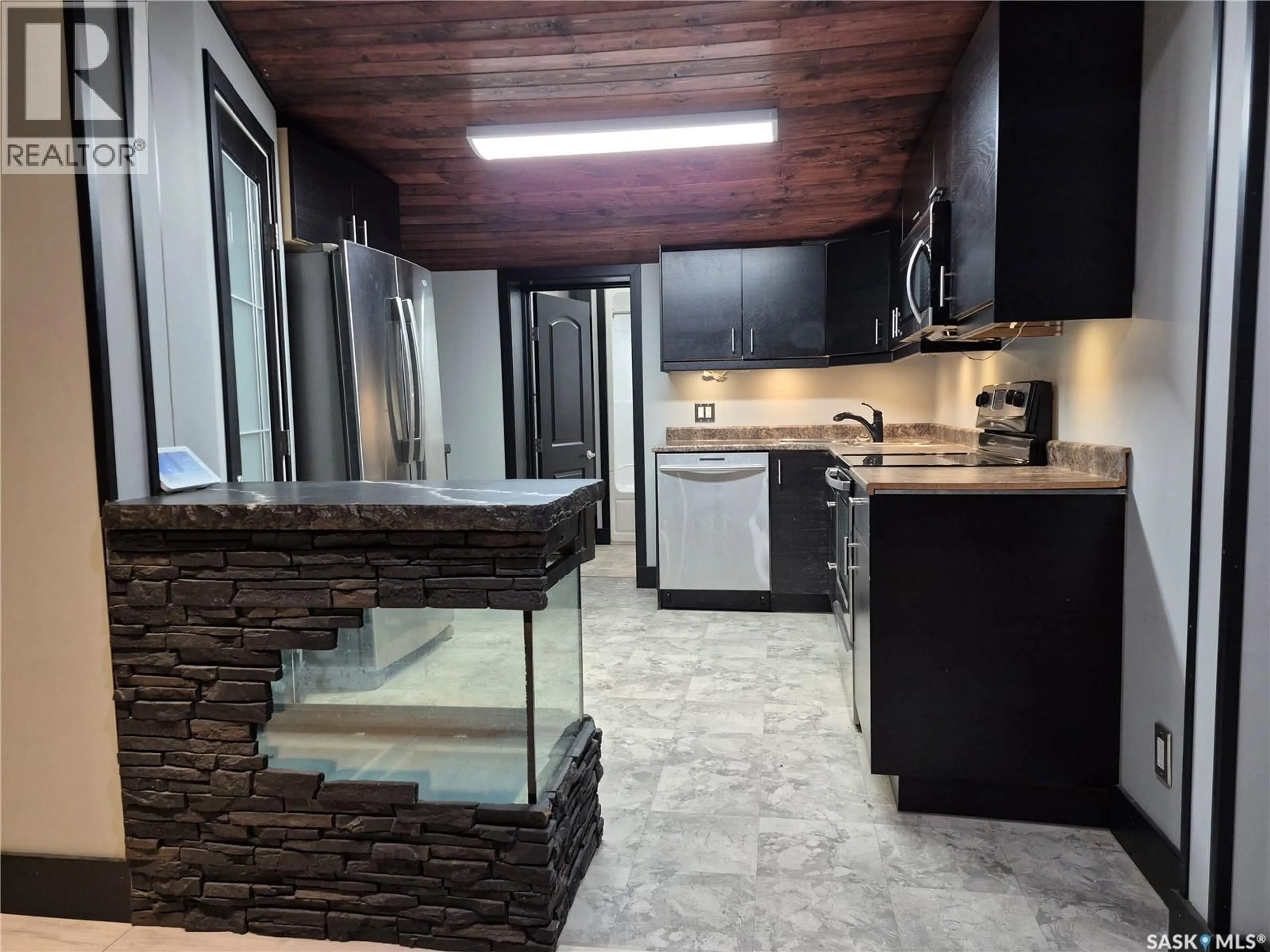 Open concept kitchen, ceramic/tile floor for 826 CHAPLIN STREET, Swift Current Saskatchewan S9H1J5