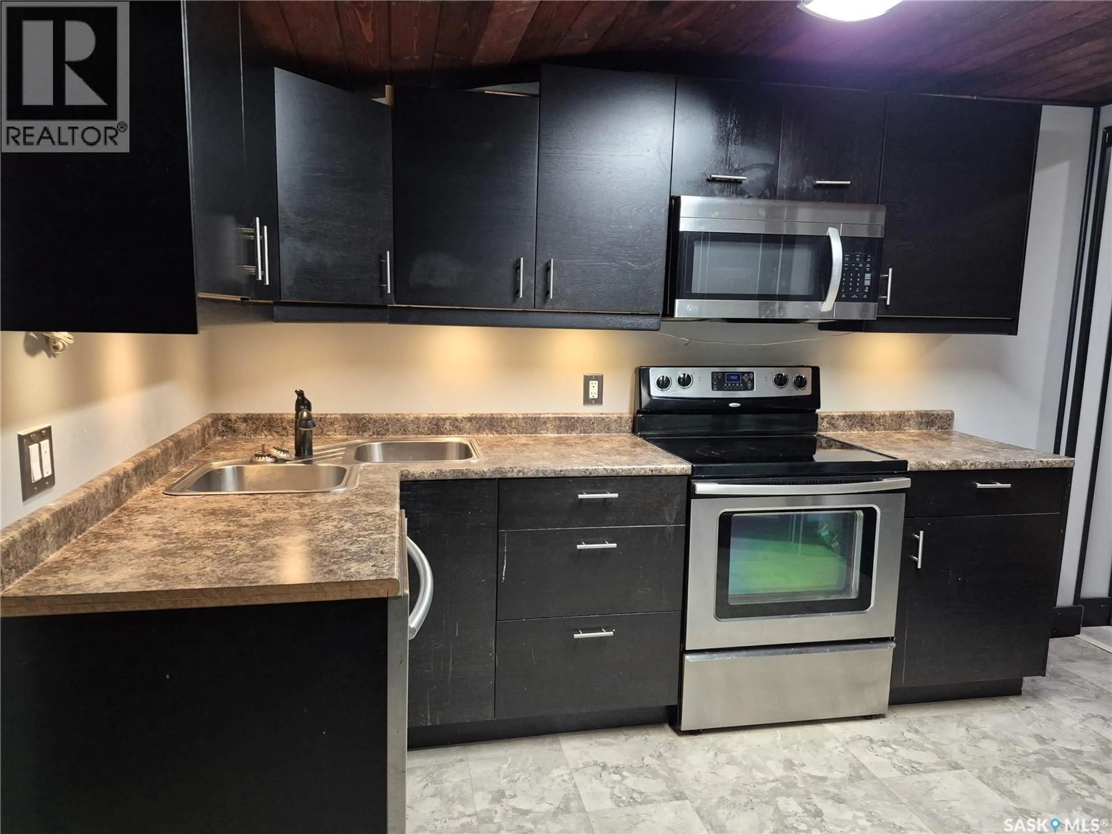 Standard kitchen, unknown for 826 CHAPLIN STREET, Swift Current Saskatchewan S9H1J5