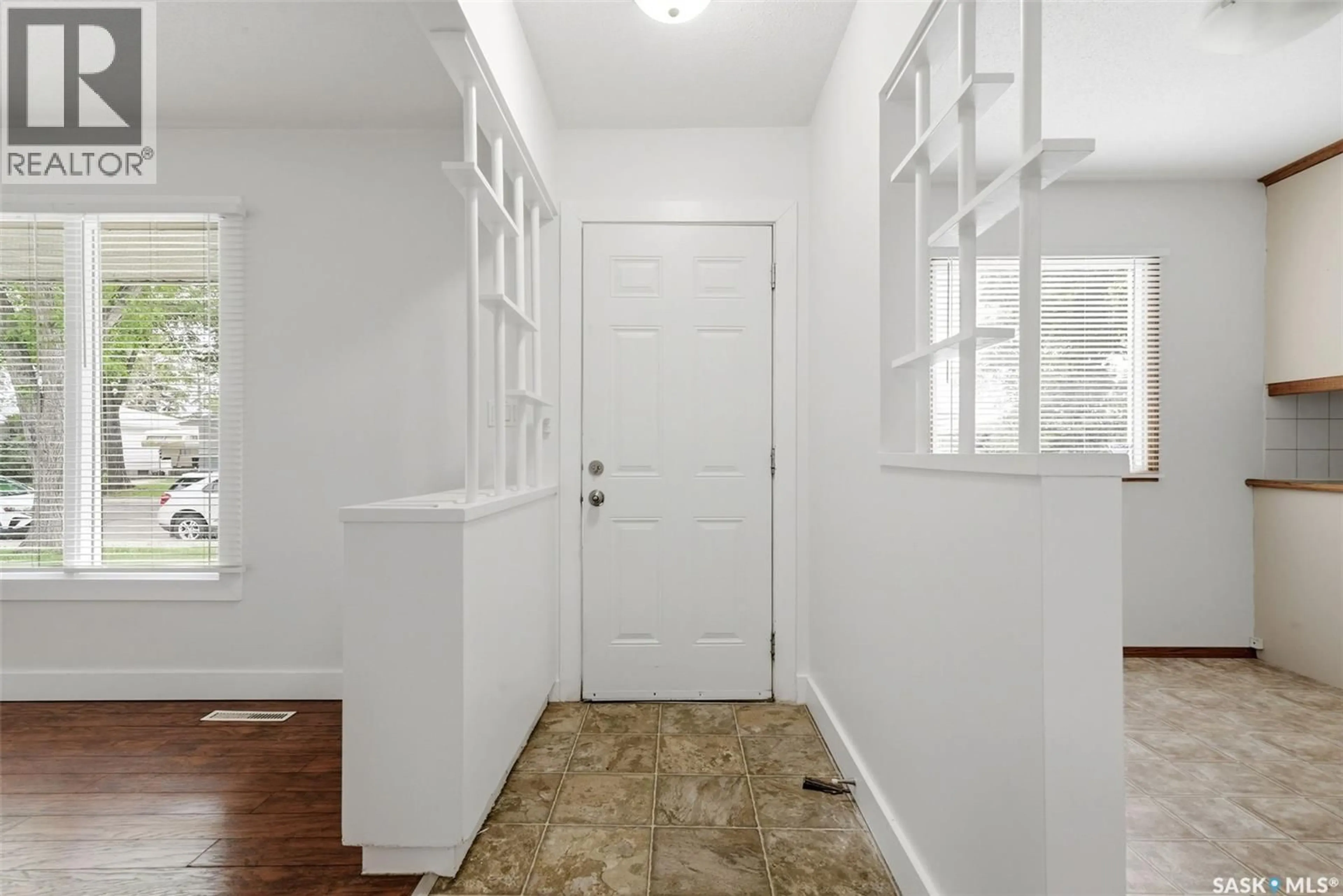 Indoor entryway for 134 ELLISON CRESCENT, Regina Saskatchewan S4R4V5