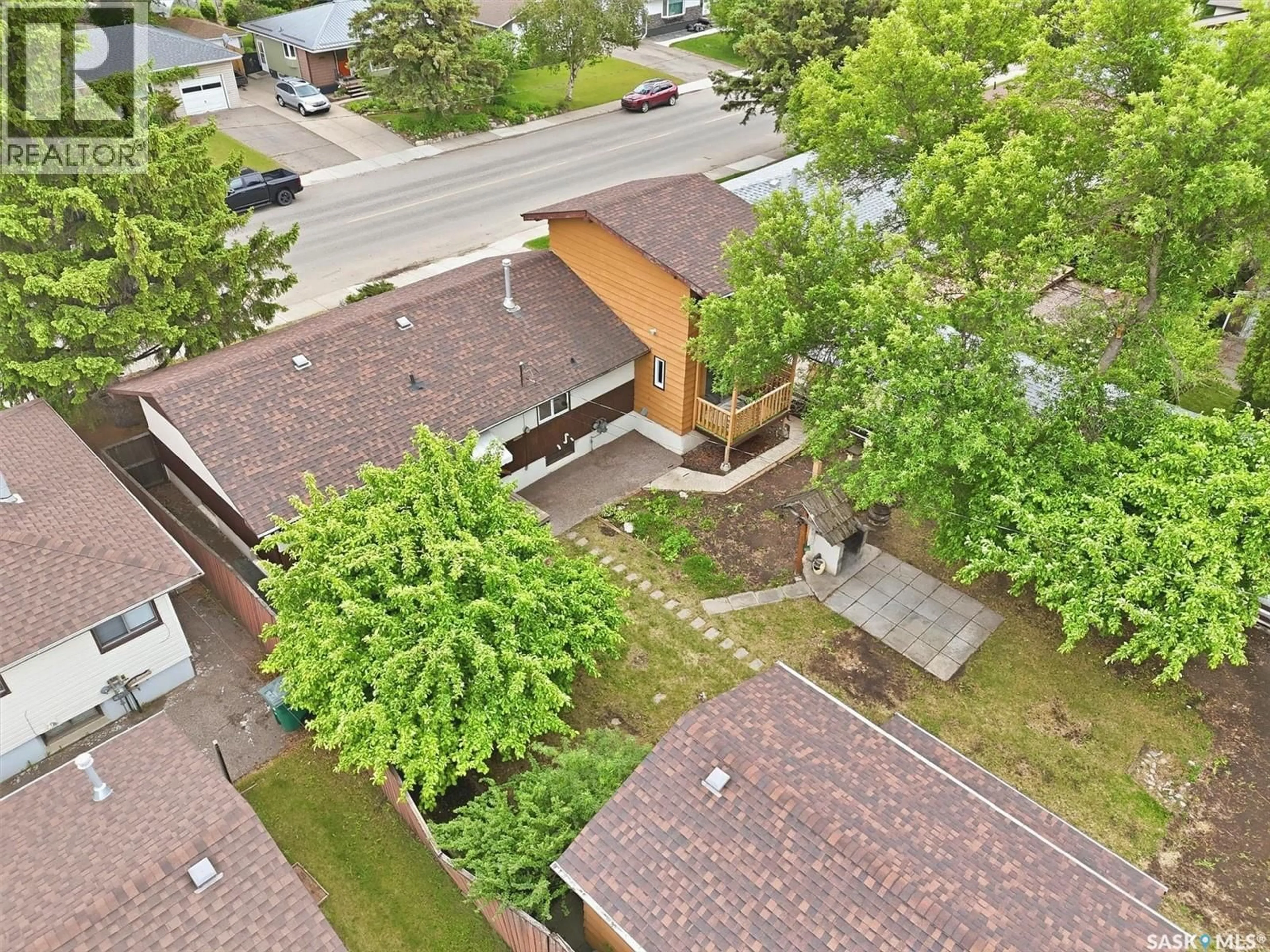 A pic from outside/outdoor area/front of a property/back of a property/a pic from drone, street for S - 2406 CLARENCE AVENUE, Saskatoon Saskatchewan S7J1M1