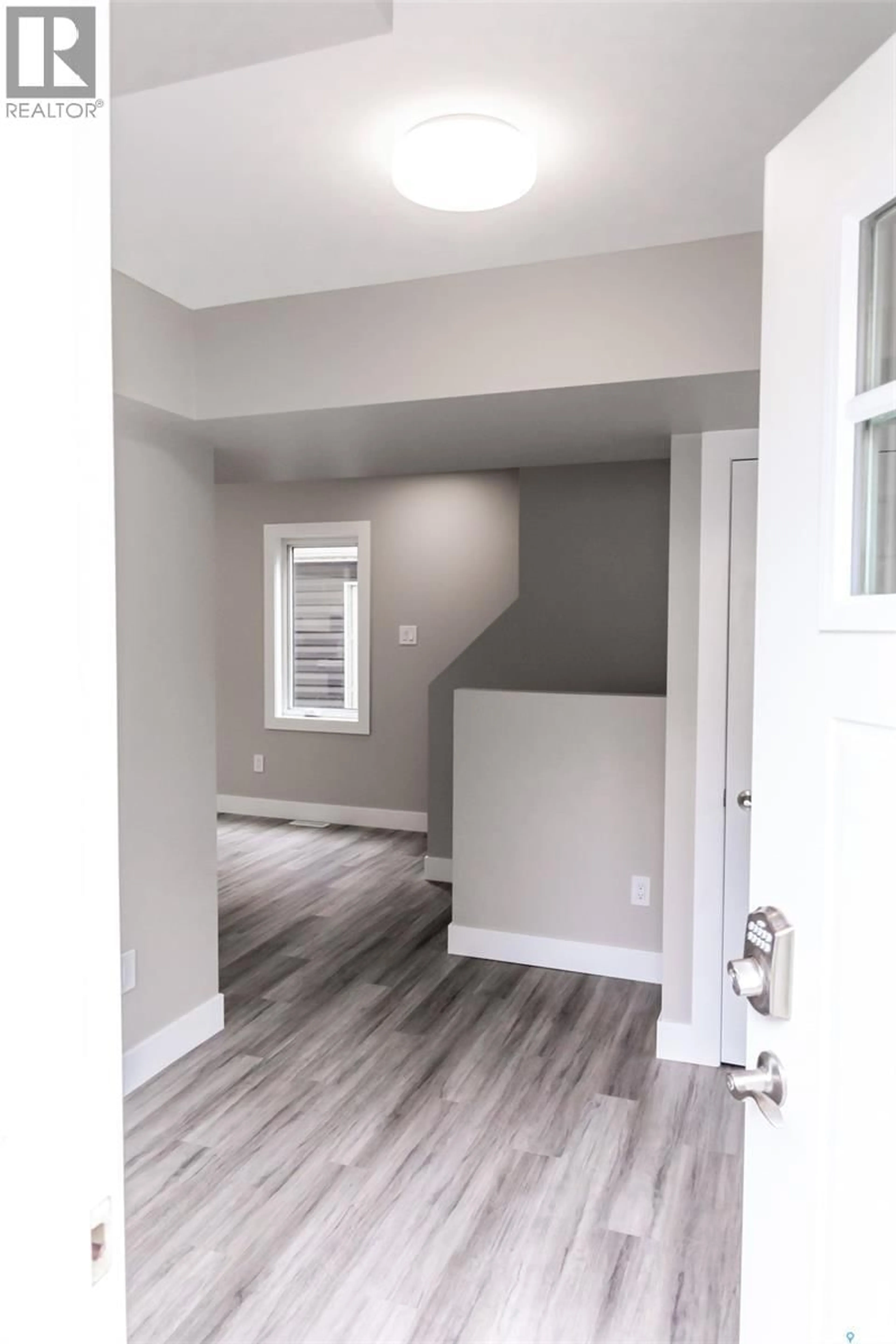 Indoor entryway for 59 LILLOOET STREET, Moose Jaw Saskatchewan S6H4S3
