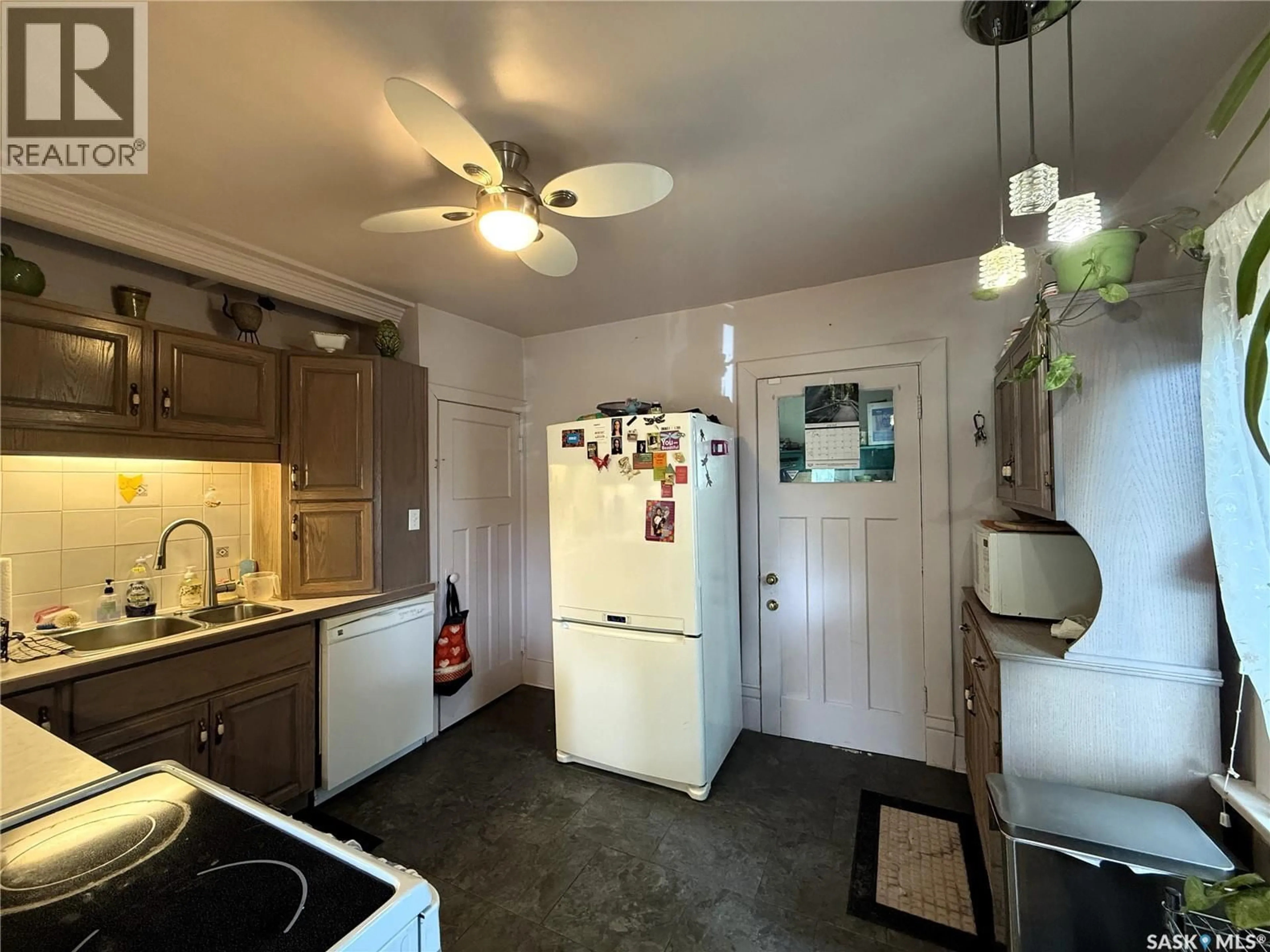 Standard kitchen, unknown for 320 23RD STREET, Prince Albert Saskatchewan S6V1P7