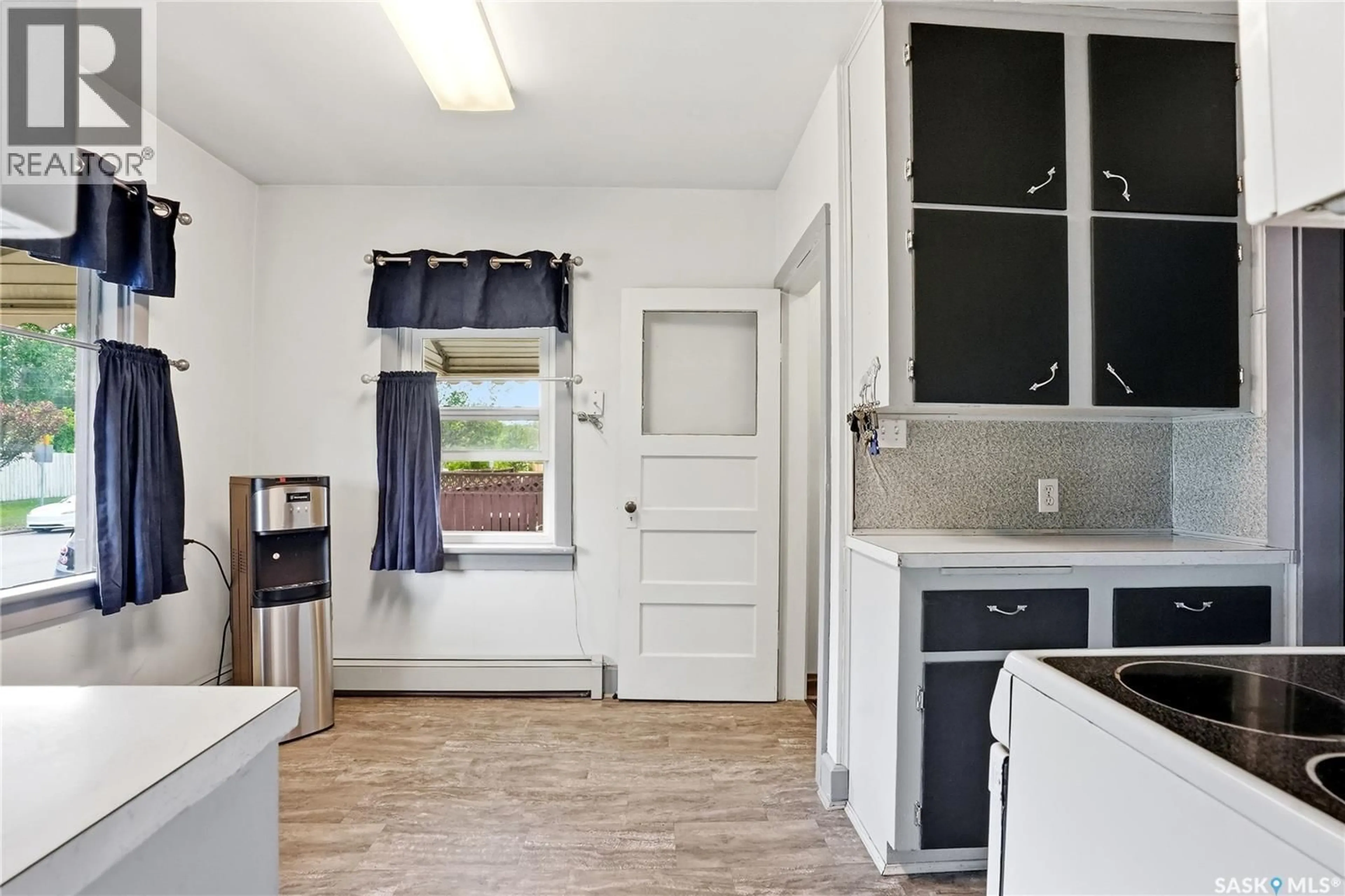 Unknown for 201 P AVENUE, Saskatoon Saskatchewan S7L2V6