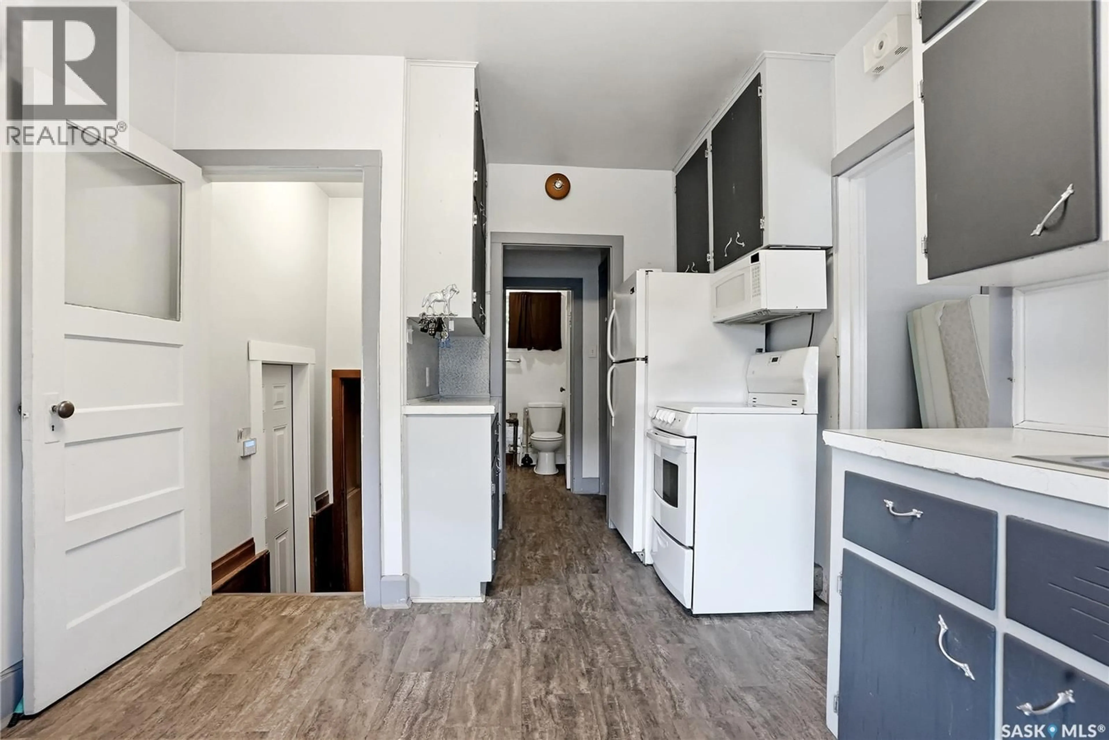 Standard kitchen, unknown for 201 P AVENUE, Saskatoon Saskatchewan S7L2V6