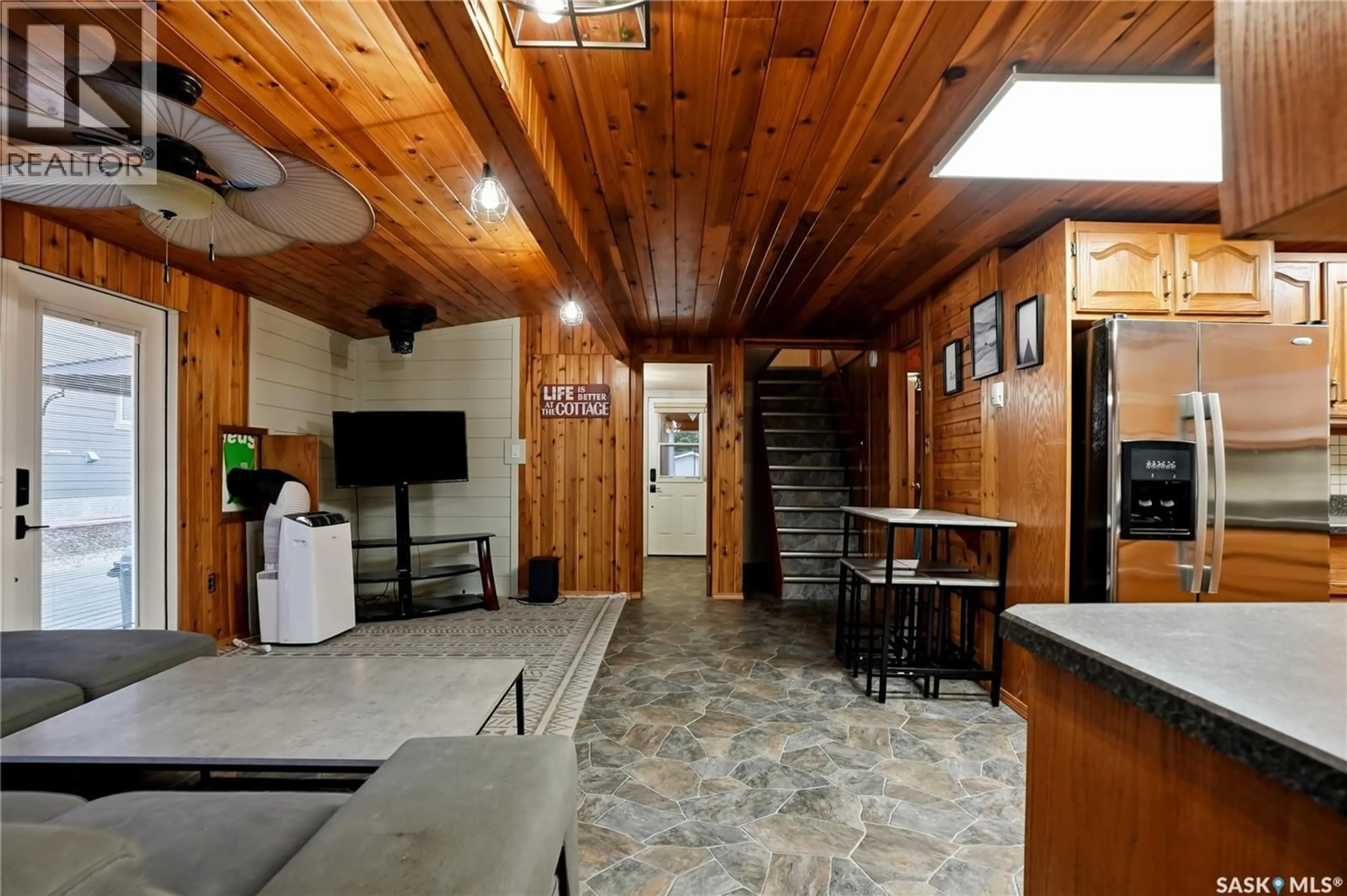 Indoor foyer for 35 LAKEVIEW DRIVE, Candle Lake Saskatchewan S0J3E0