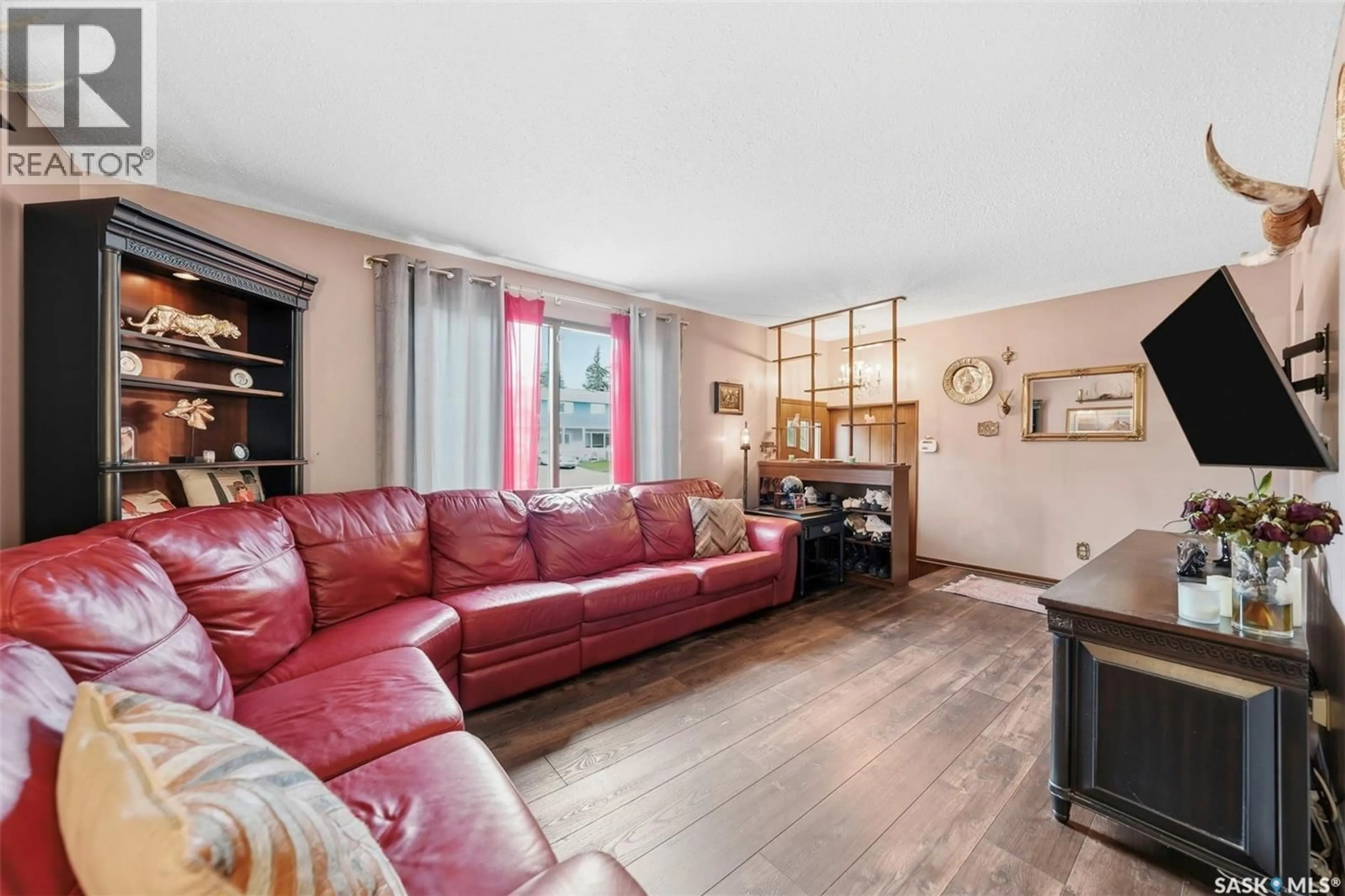 Living room with furniture, unknown for 30 RIEL CRESCENT, Saskatoon Saskatchewan S7J2W6