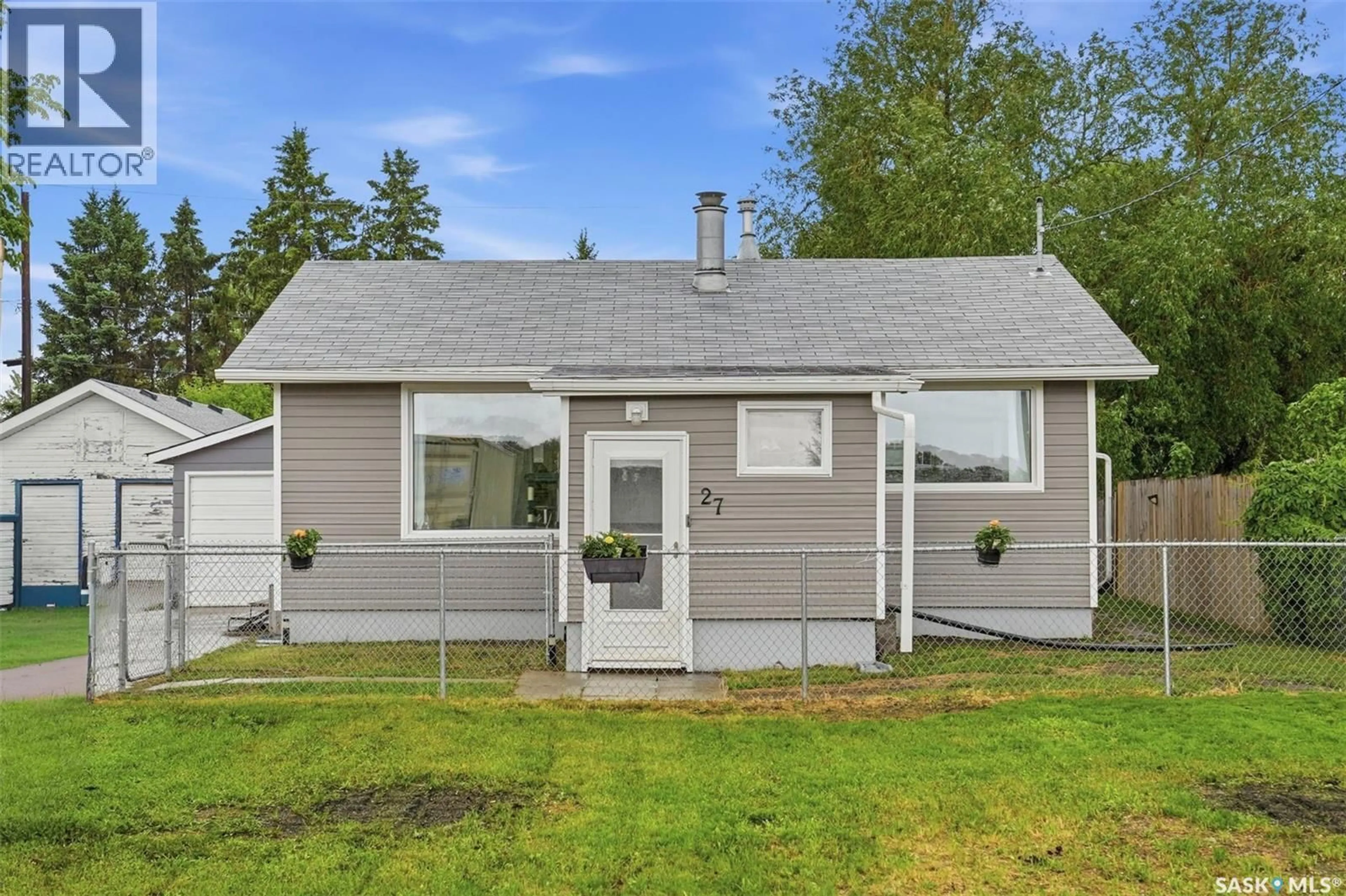 Home with vinyl exterior material, street for 27 2ND AVENUE, Clavet Saskatchewan S0K0Y0