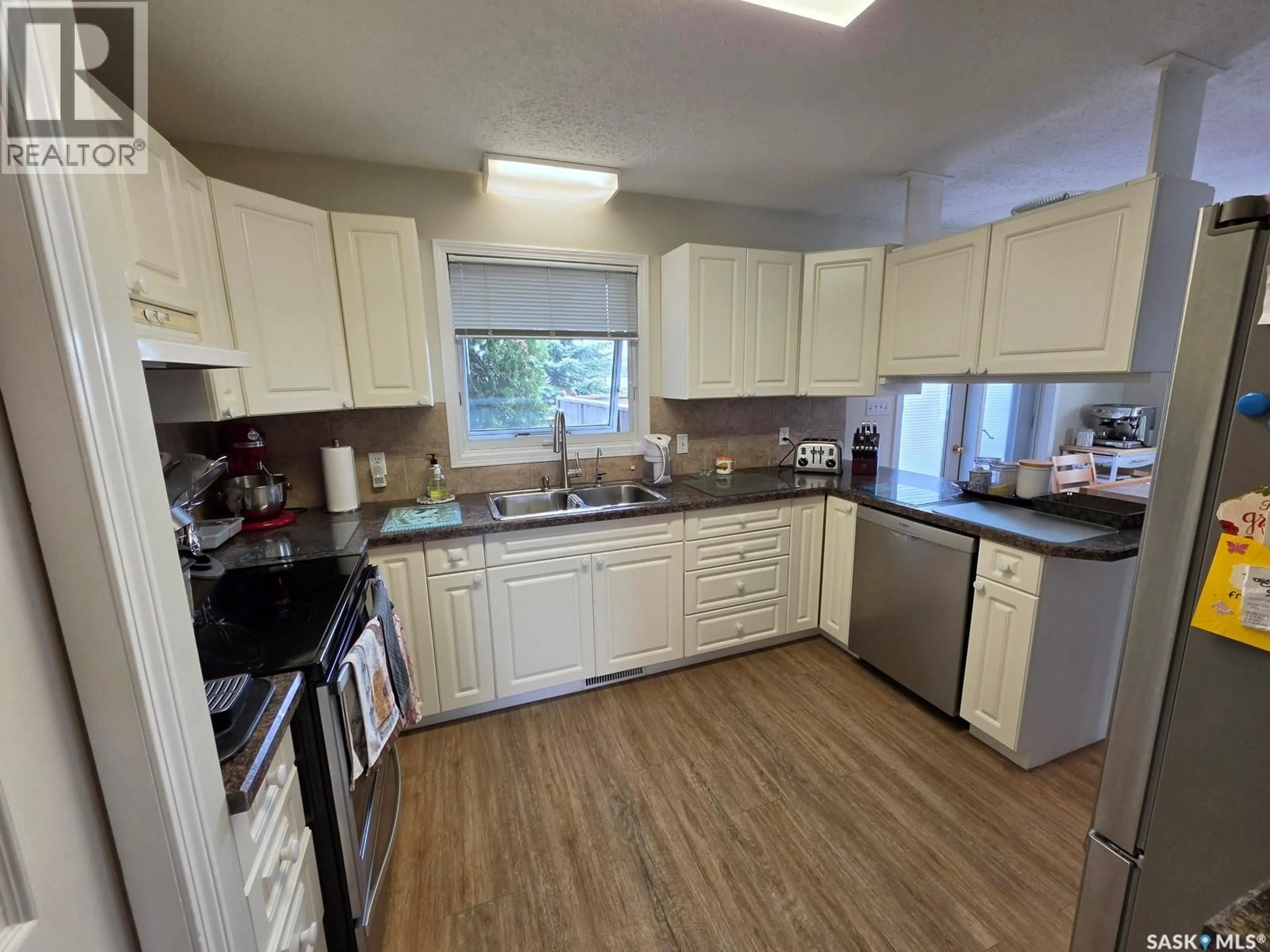 Standard kitchen, unknown for 9 DUCLUZEAU PLACE, Meadow Lake Saskatchewan S9X1B5