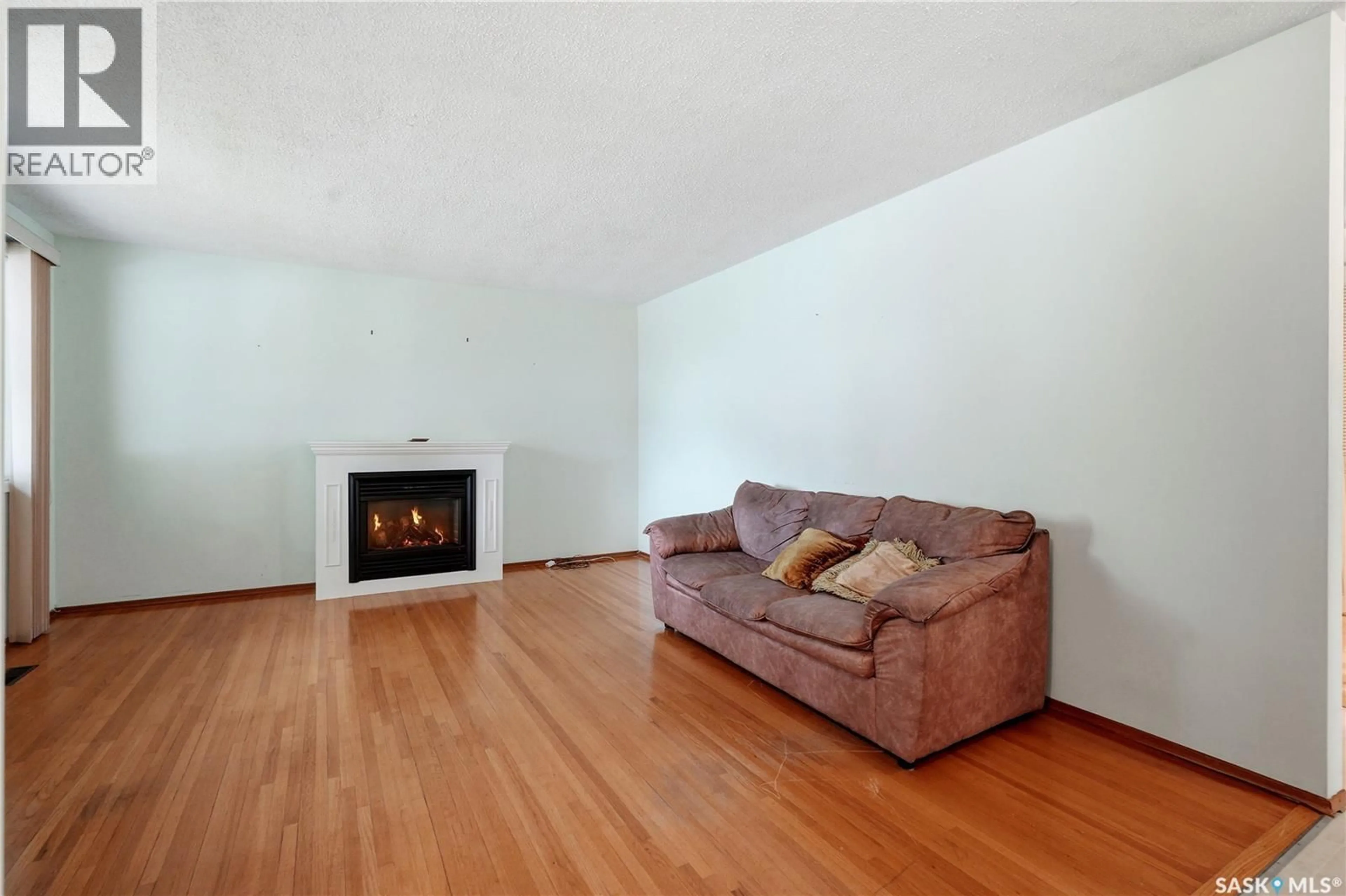 Living room with furniture, wood/laminate floor for 1922 RICHARDSON ROAD, Saskatoon Saskatchewan S7L0C4