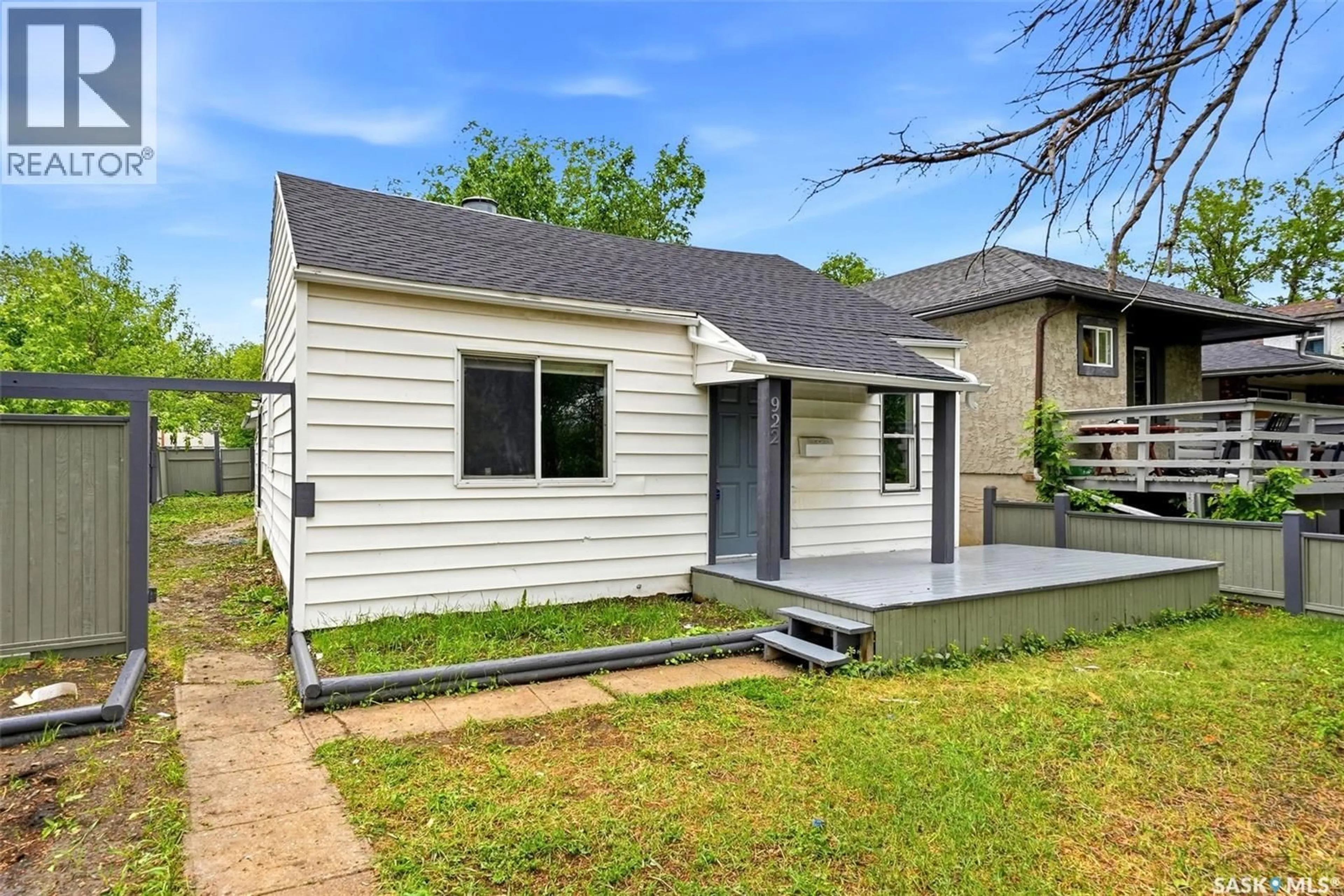 Home with vinyl exterior material, street for 922 ATHOL STREET, Regina Saskatchewan S4T3B7
