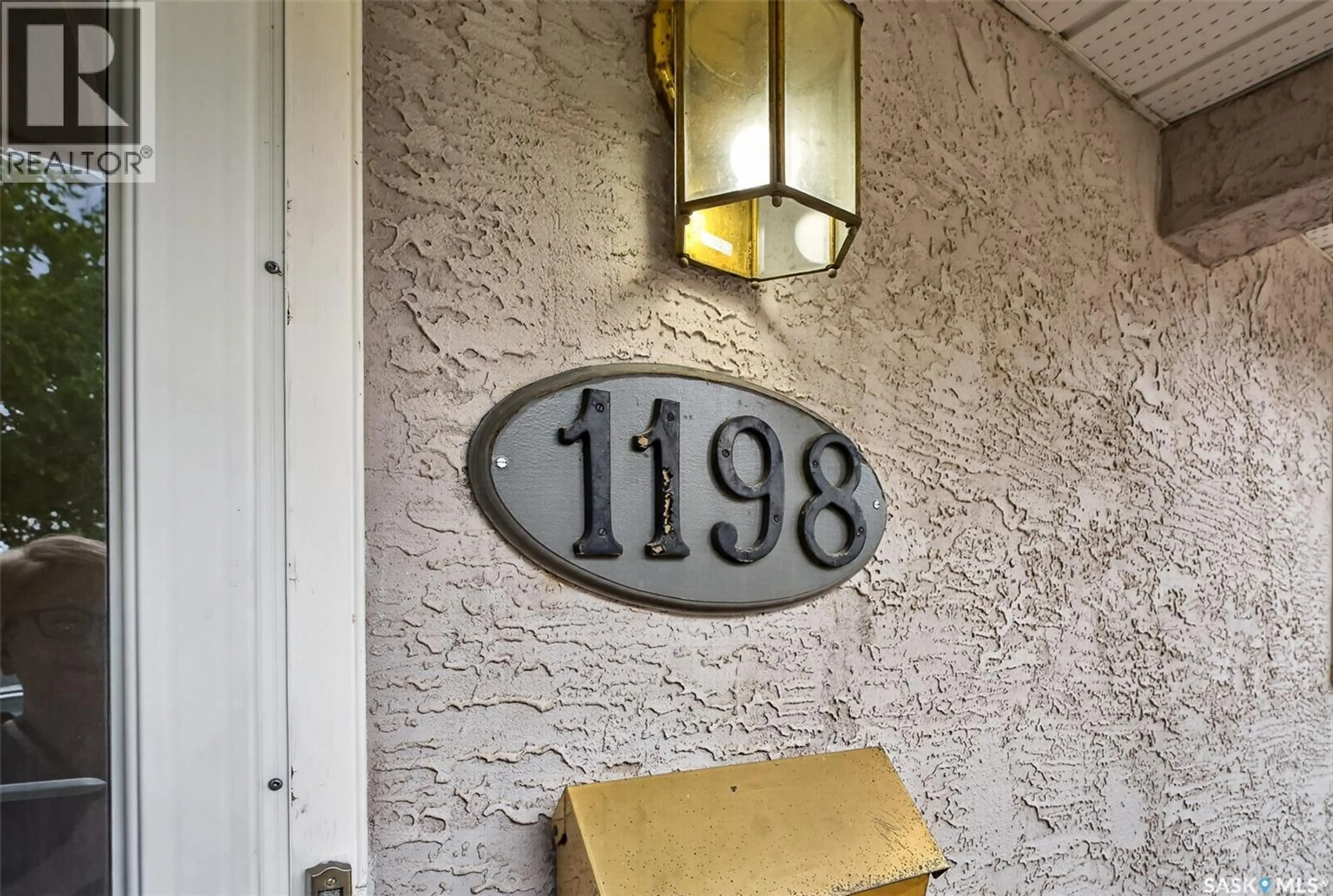 Indoor entryway for 1198 DUFFIELD CRESCENT, Moose Jaw Saskatchewan S6H5M4