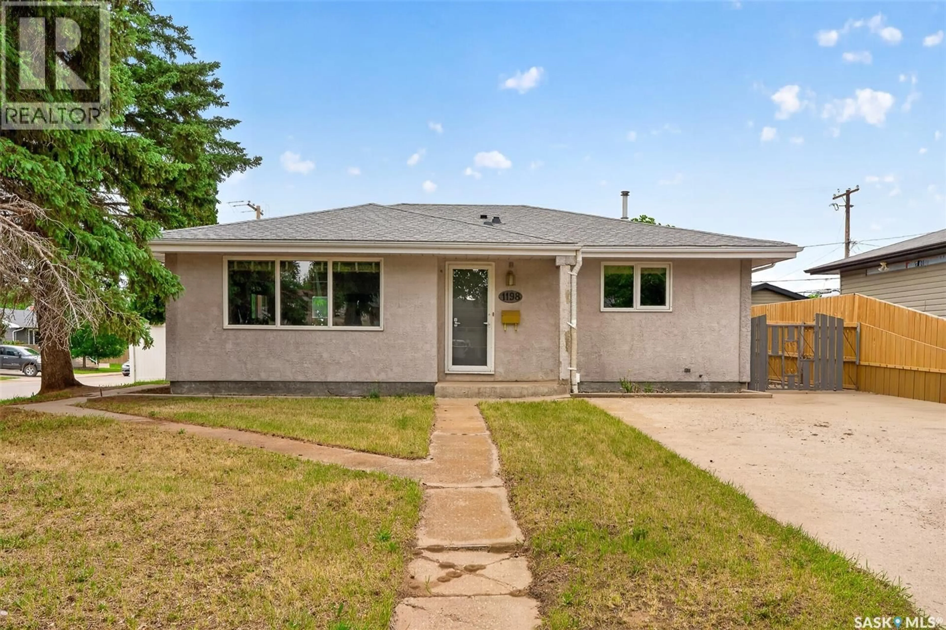 Home with vinyl exterior material, street for 1198 DUFFIELD CRESCENT, Moose Jaw Saskatchewan S6H5M4