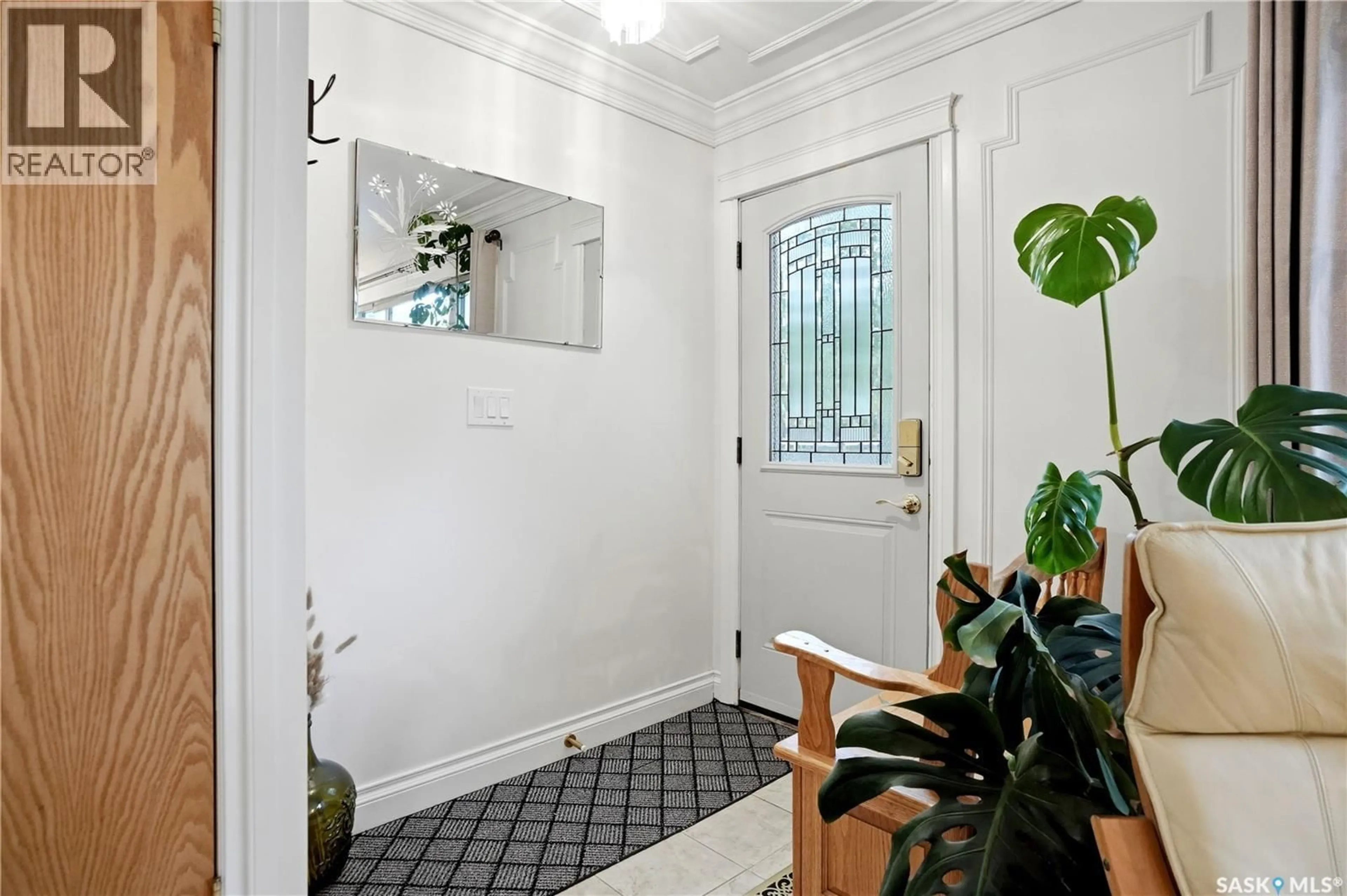 Indoor entryway for 6207 1ST AVENUE, Regina Saskatchewan S4T7A1
