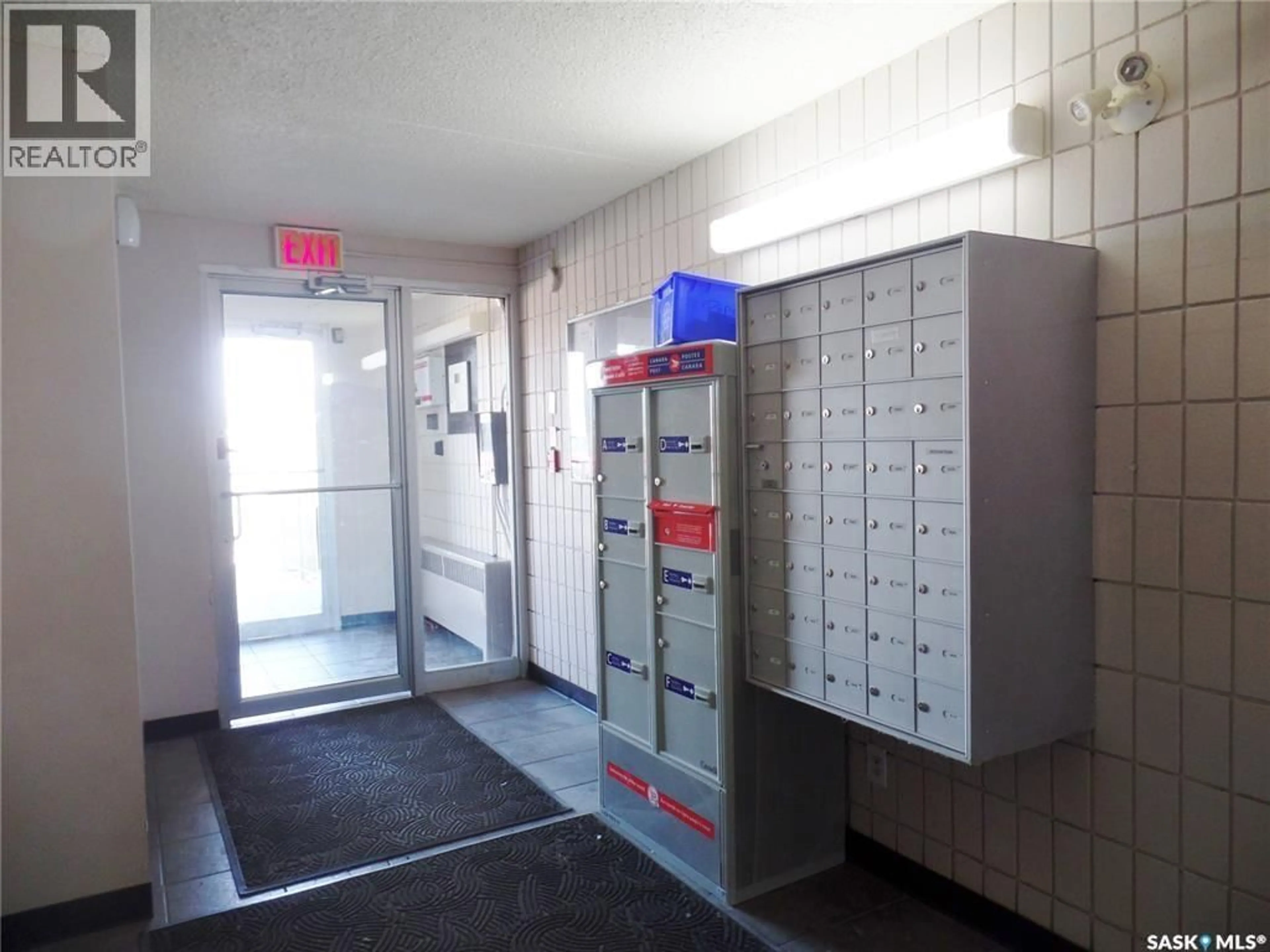 Indoor foyer for 102 - 550 LAURIER STREET, Moose Jaw Saskatchewan S6H6X6