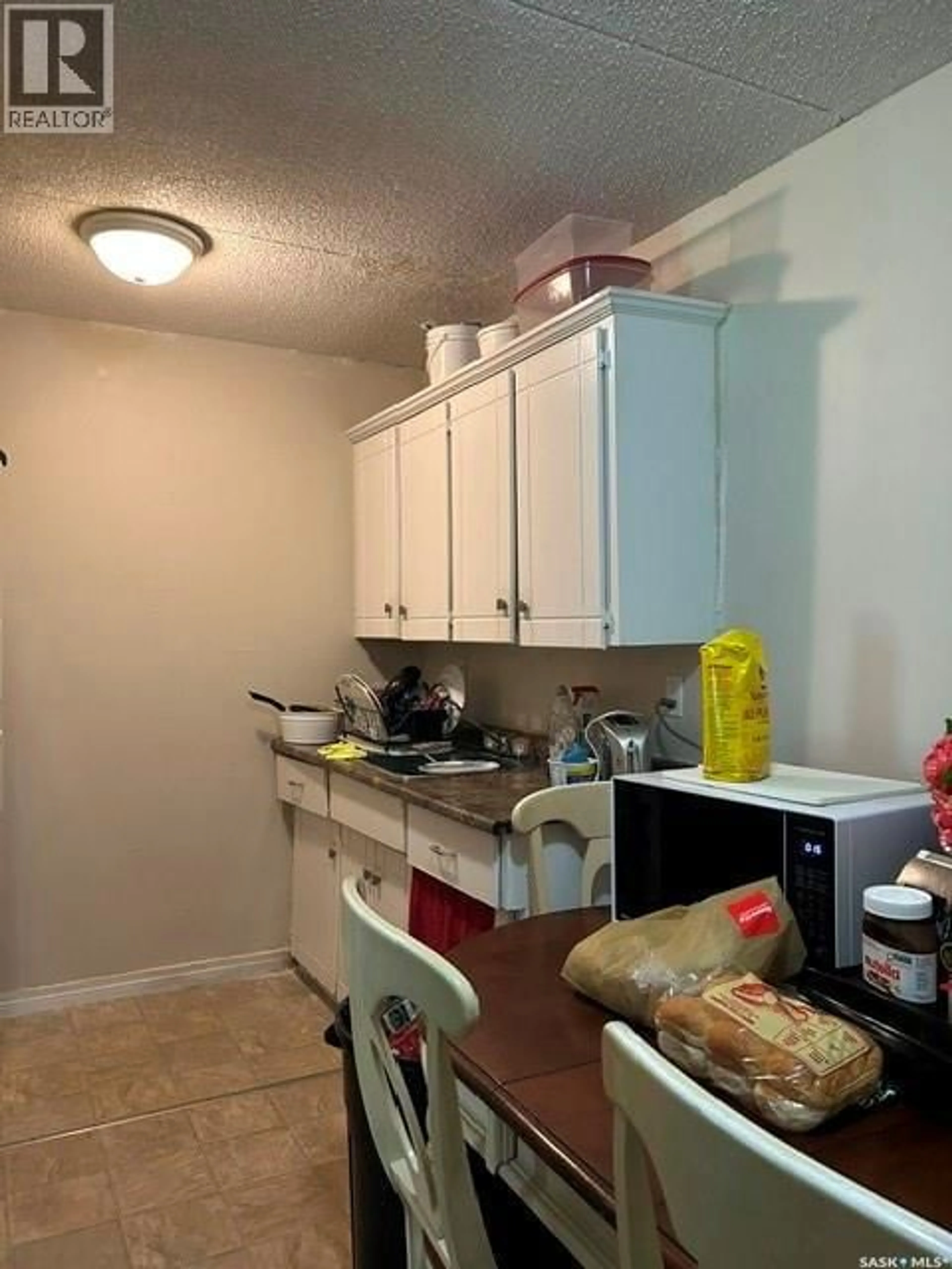 Standard kitchen, unknown for 102 - 550 LAURIER STREET, Moose Jaw Saskatchewan S6H6X6