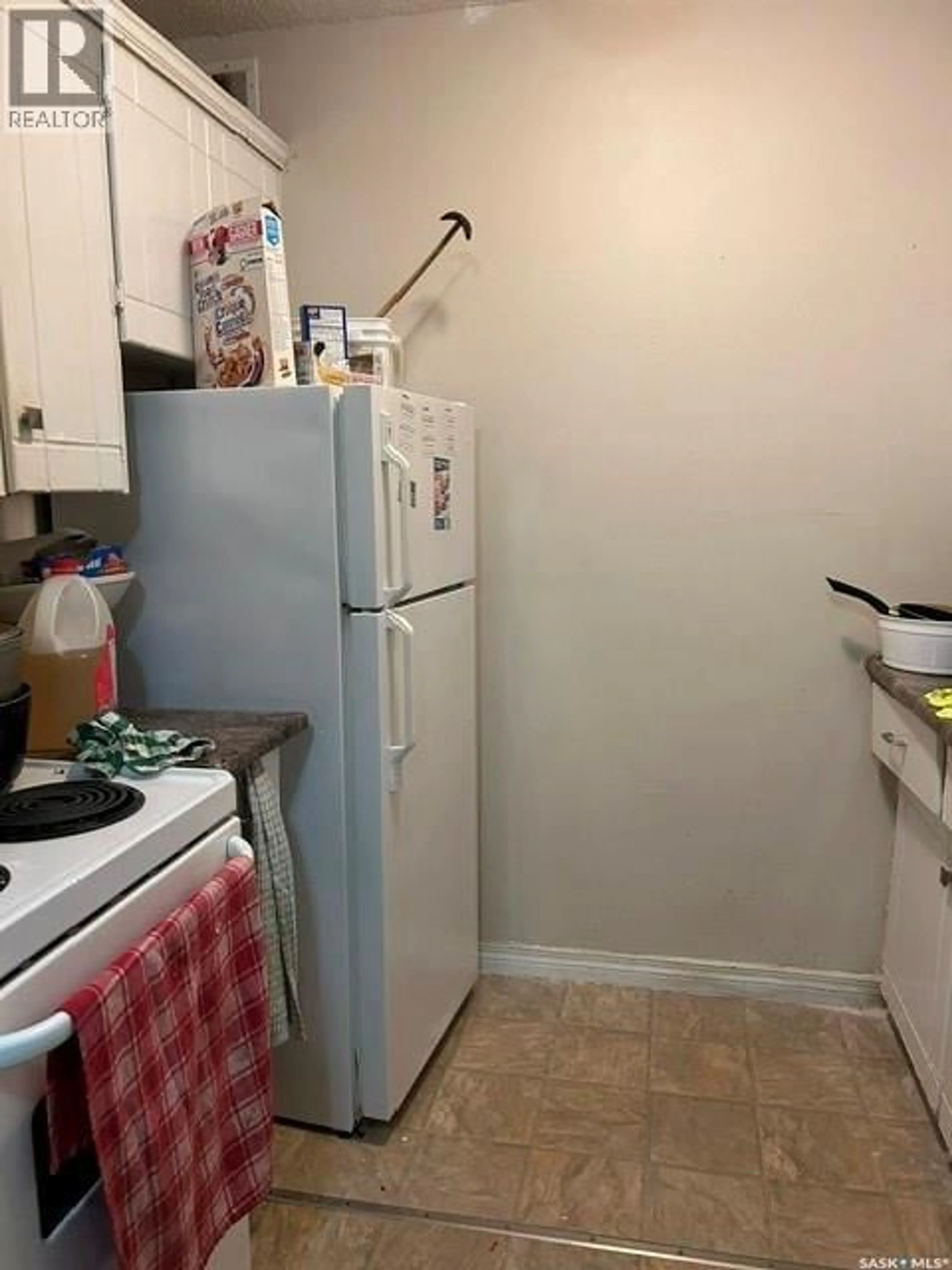 Standard kitchen, floor is not visible for 102 - 550 LAURIER STREET, Moose Jaw Saskatchewan S6H6X6