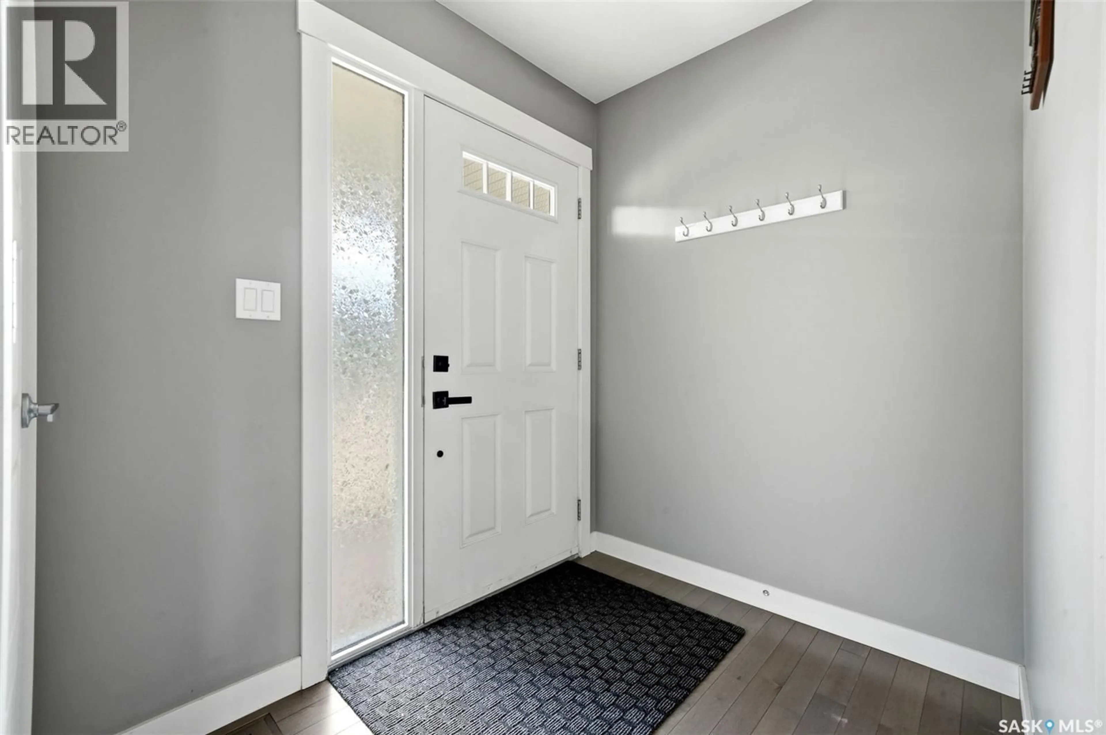 Indoor entryway for 2905 ROCHDALE BOULEVARD, Regina Saskatchewan S4X0N1