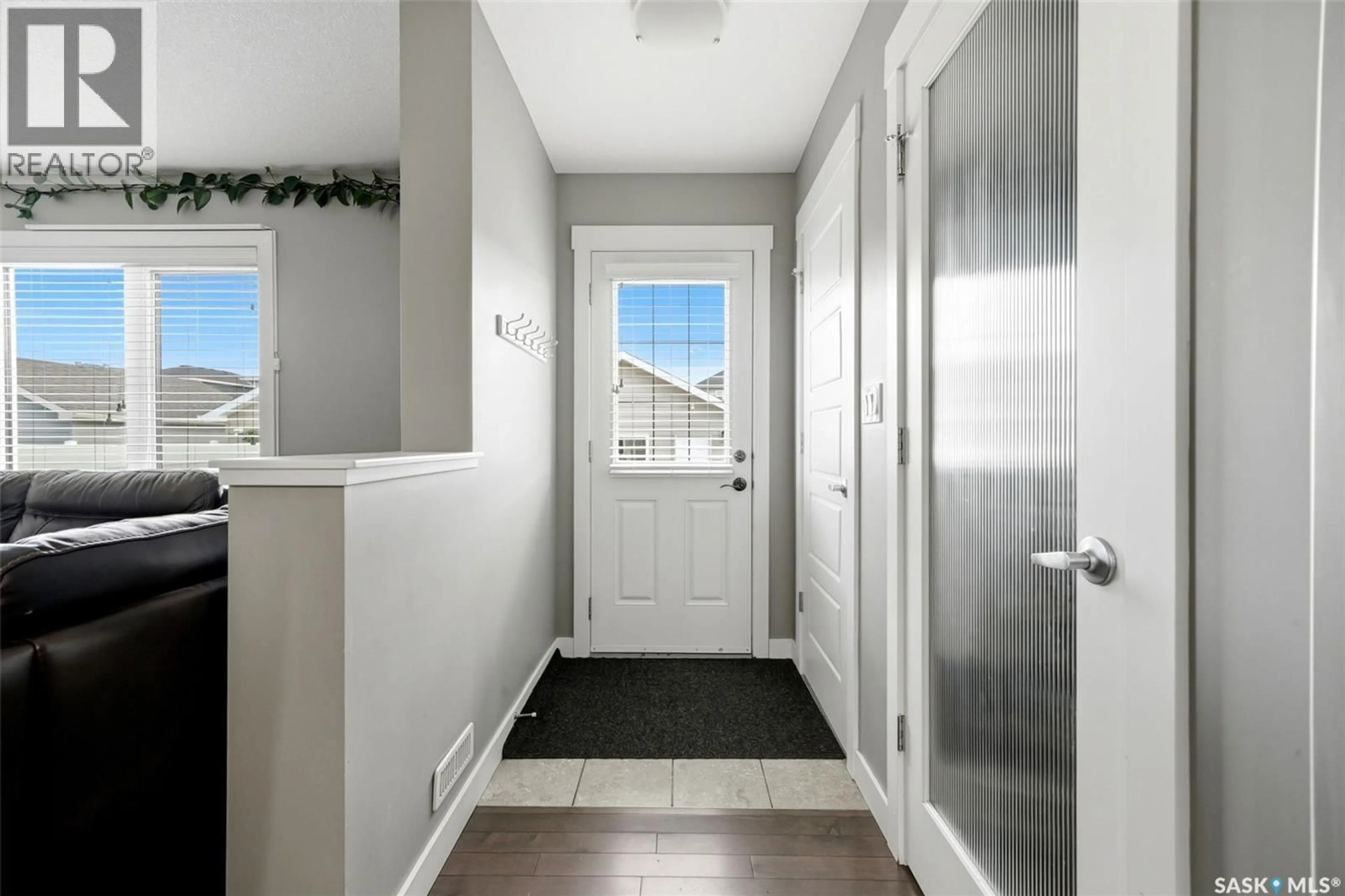 Indoor entryway for 2905 ROCHDALE BOULEVARD, Regina Saskatchewan S4X0N1
