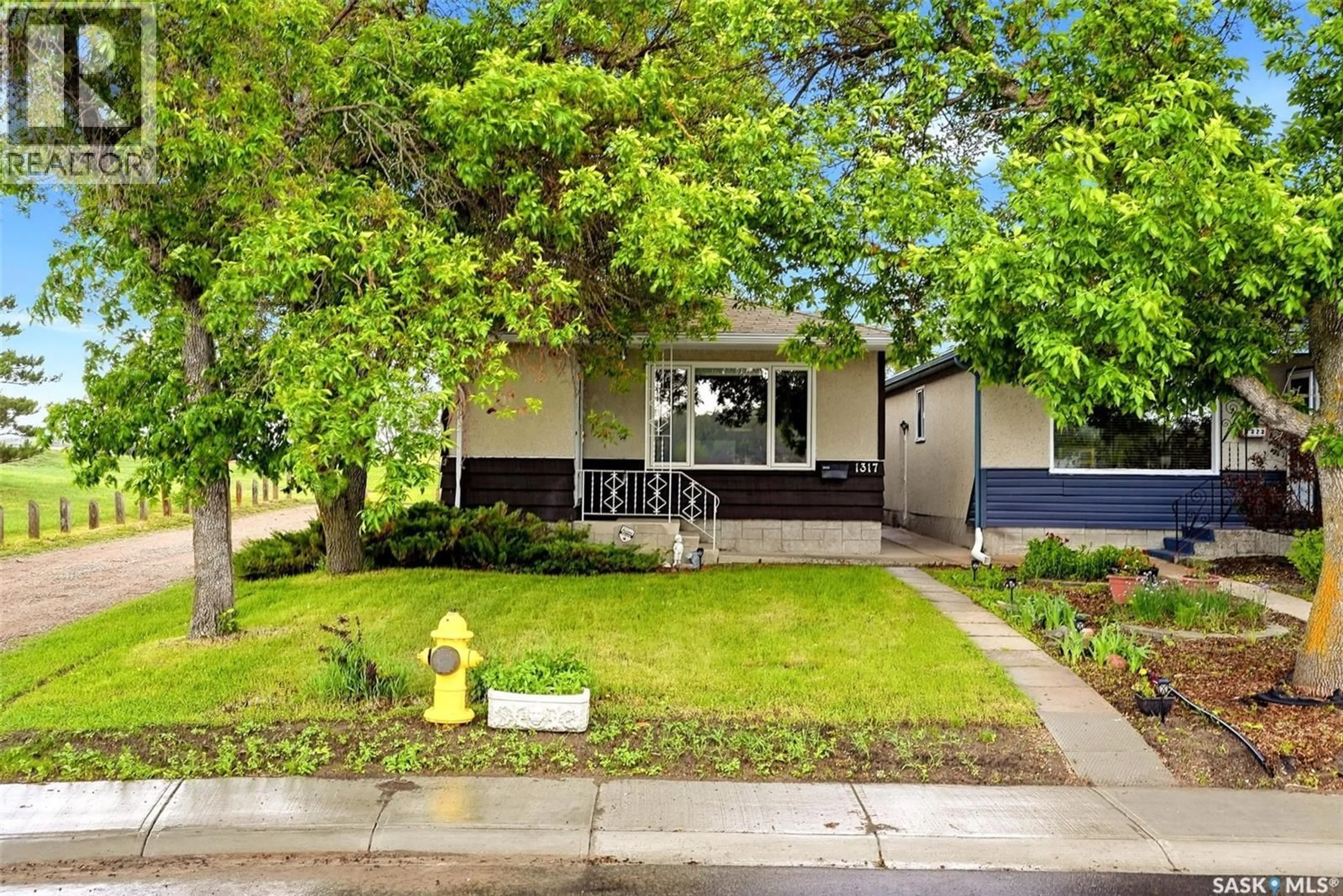 Home with vinyl exterior material, street for 1317 KENT STREET, Regina Saskatchewan S4T5T2