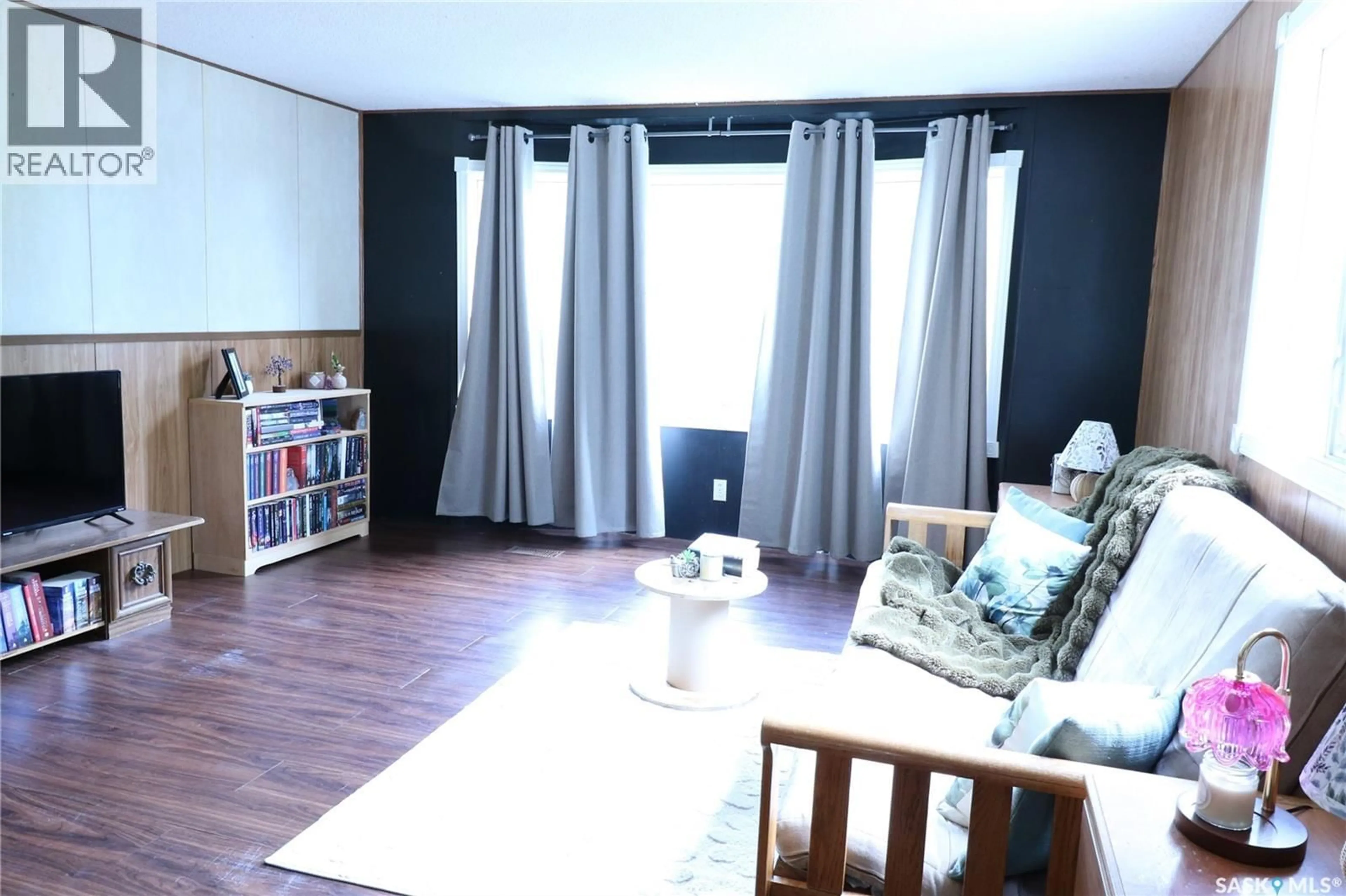 A pic of a room for 319 4TH AVENUE, Kelliher Saskatchewan S0A1V0