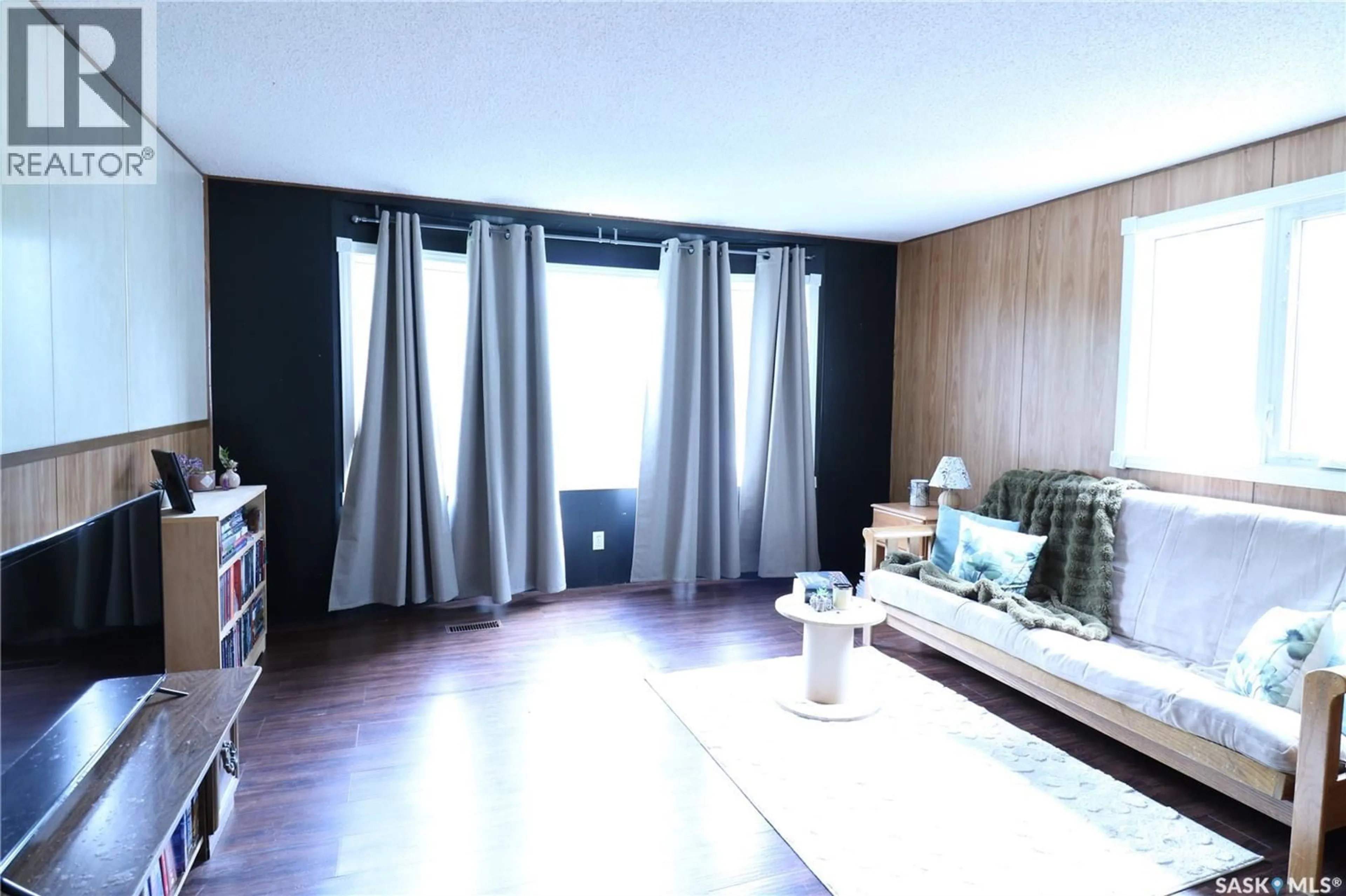 A pic of a room for 319 4TH AVENUE, Kelliher Saskatchewan S0A1V0