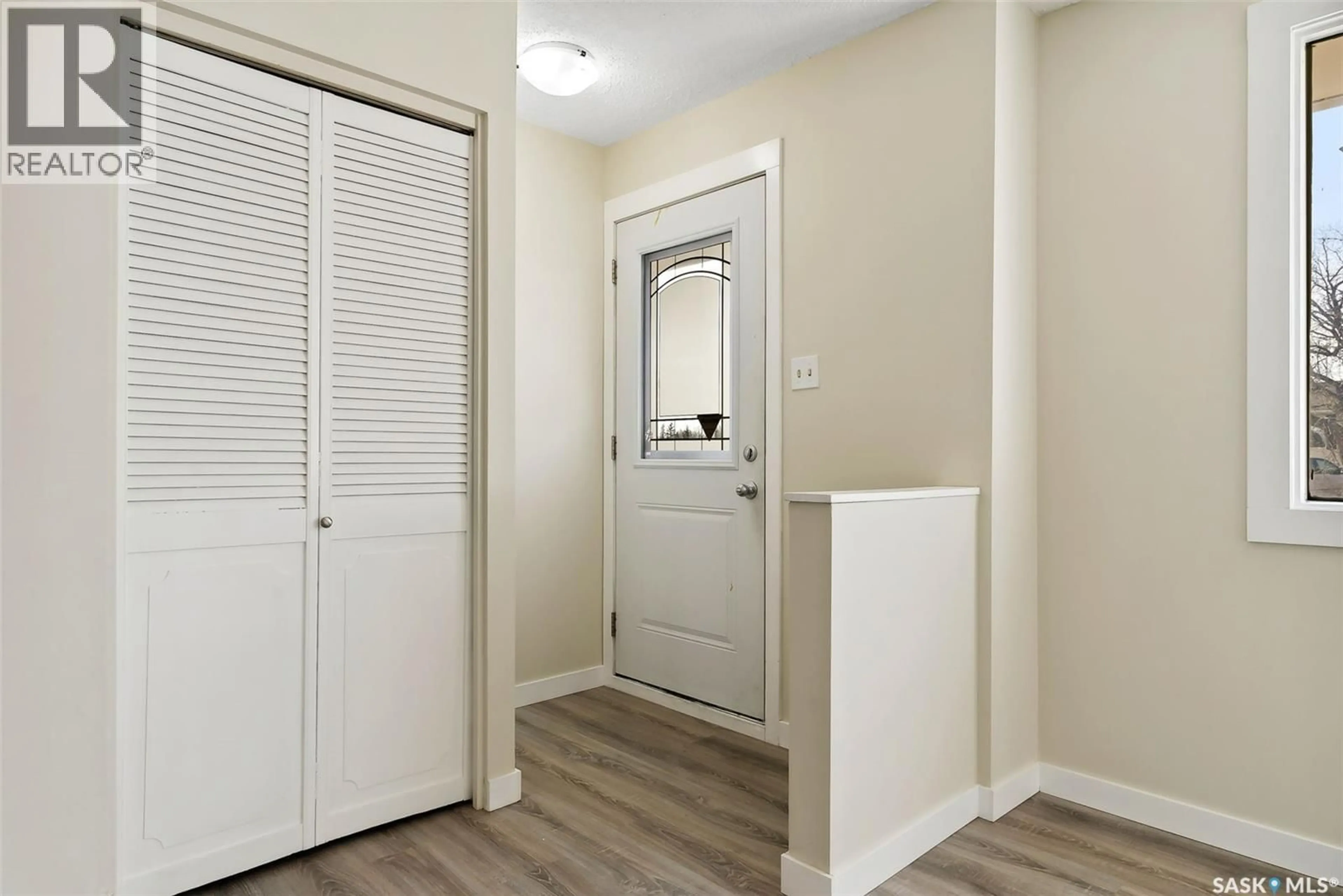 Indoor entryway for 9 CARMICHAEL BAY, Regina Saskatchewan S4R0C7