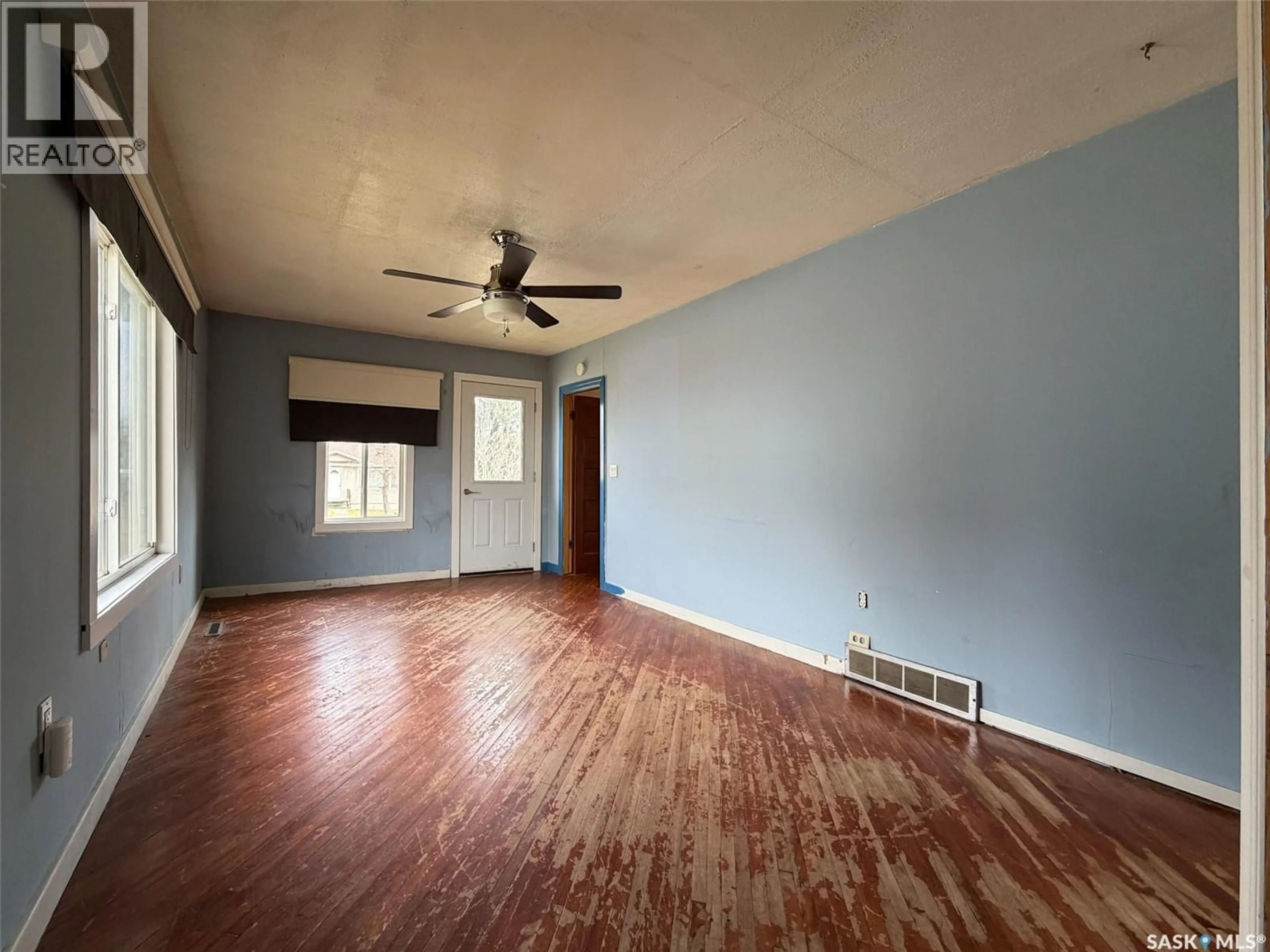 A pic of a room for 102 WAYNE STREET, Abbey Saskatchewan S0N0A0